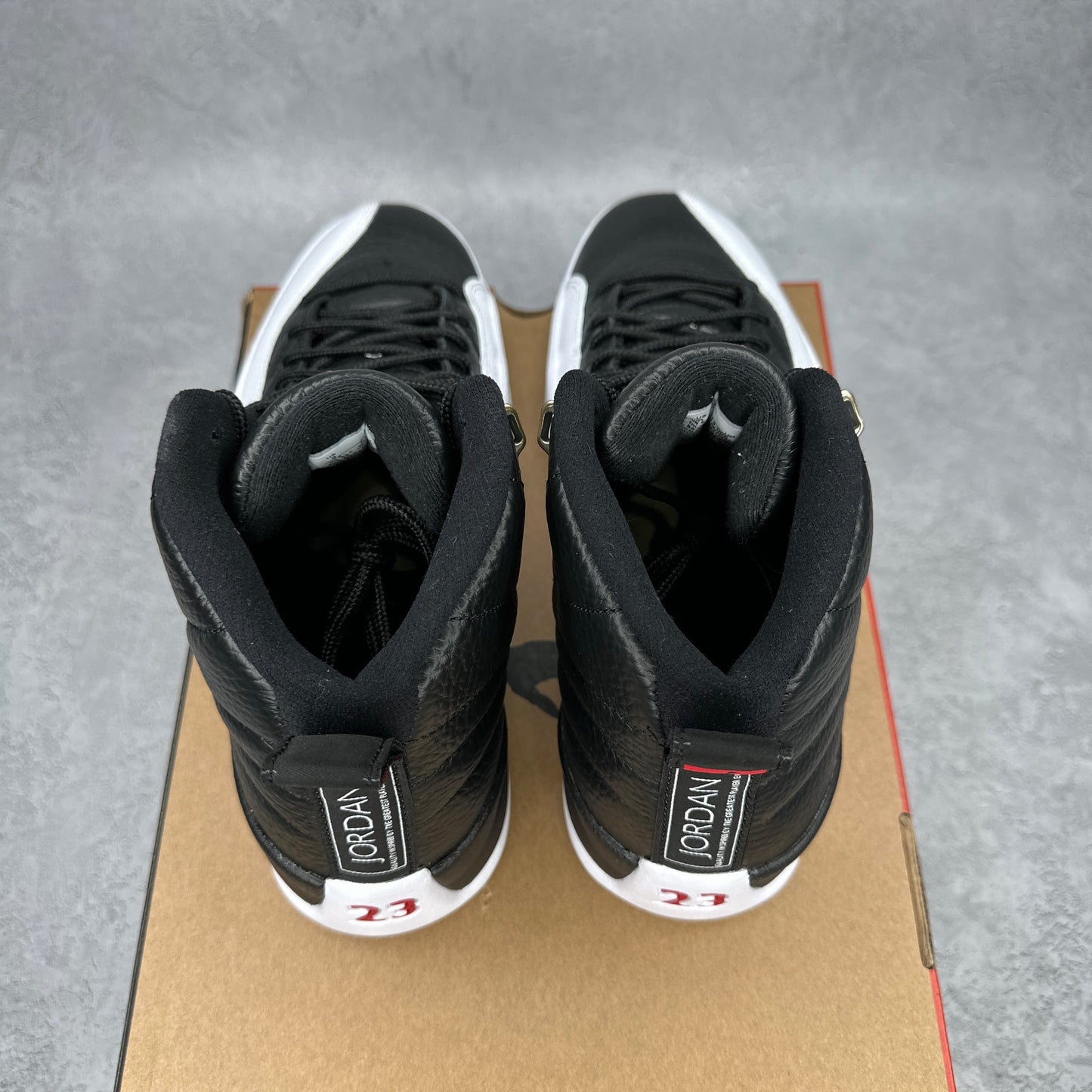 Jordan 12 Retro Playoffs (2022) *pre-owned* SIZE 9