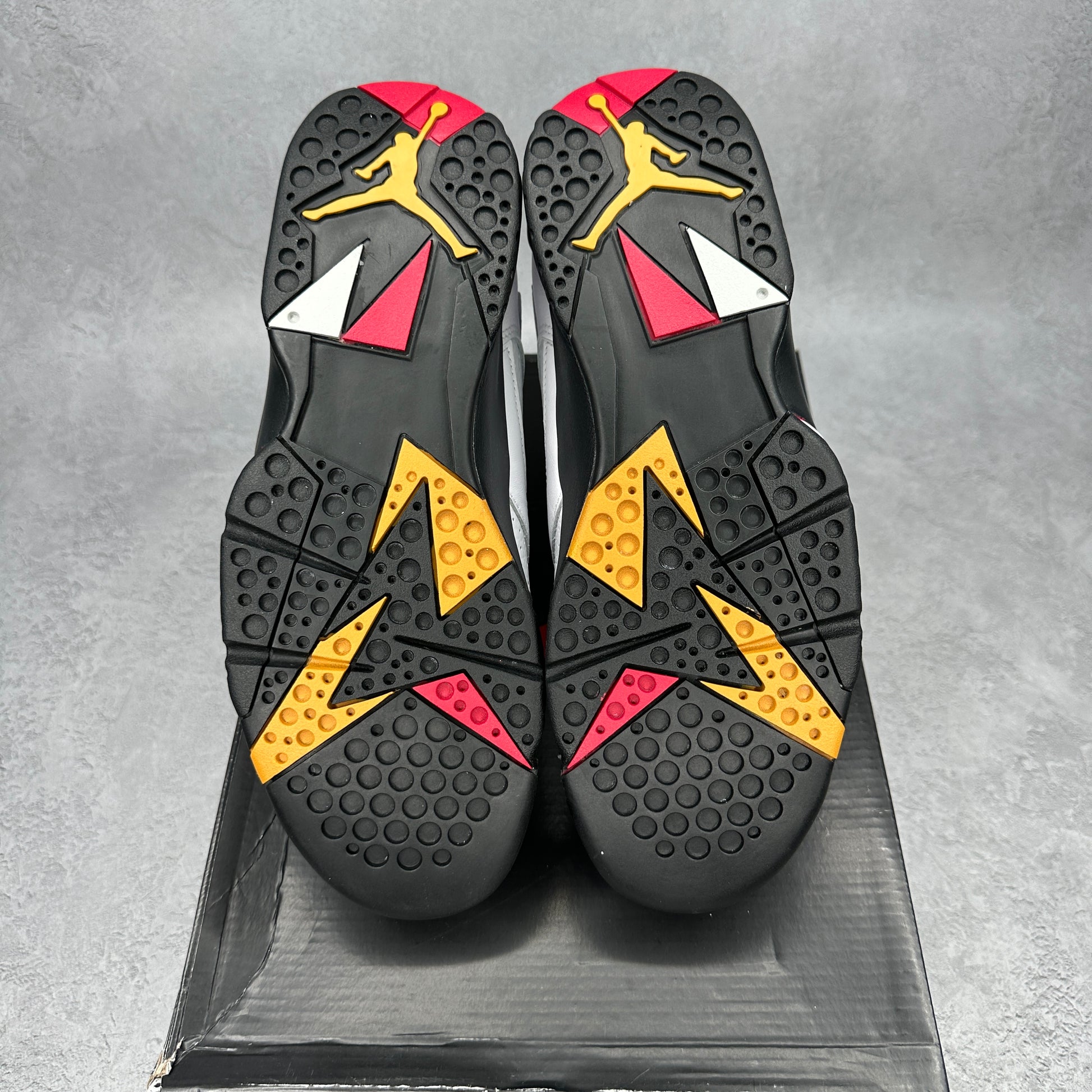 Jordan 7 Retro Cardinal (2022) *pre-owned* SIZE 9