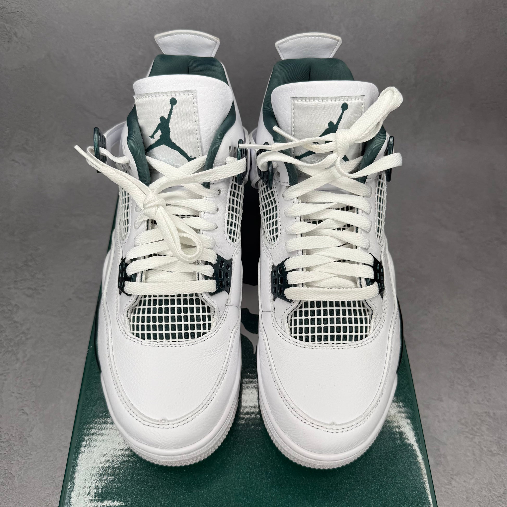 Jordan 4 Retro Oxidized Green *pre-owned* SIZE 9