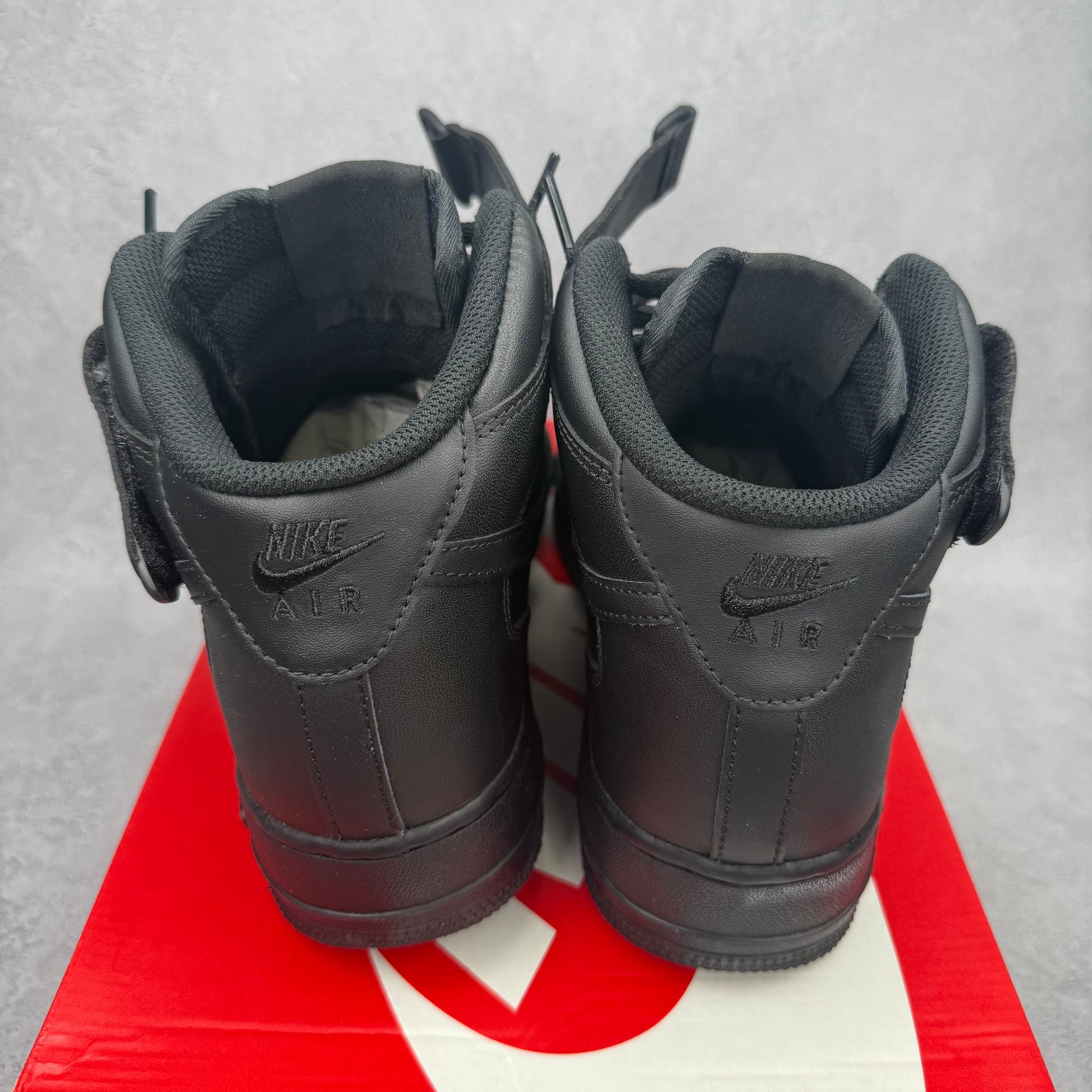 Nike Air Force 1 Mid '07 Black *pre-owned* SIZE 9.5