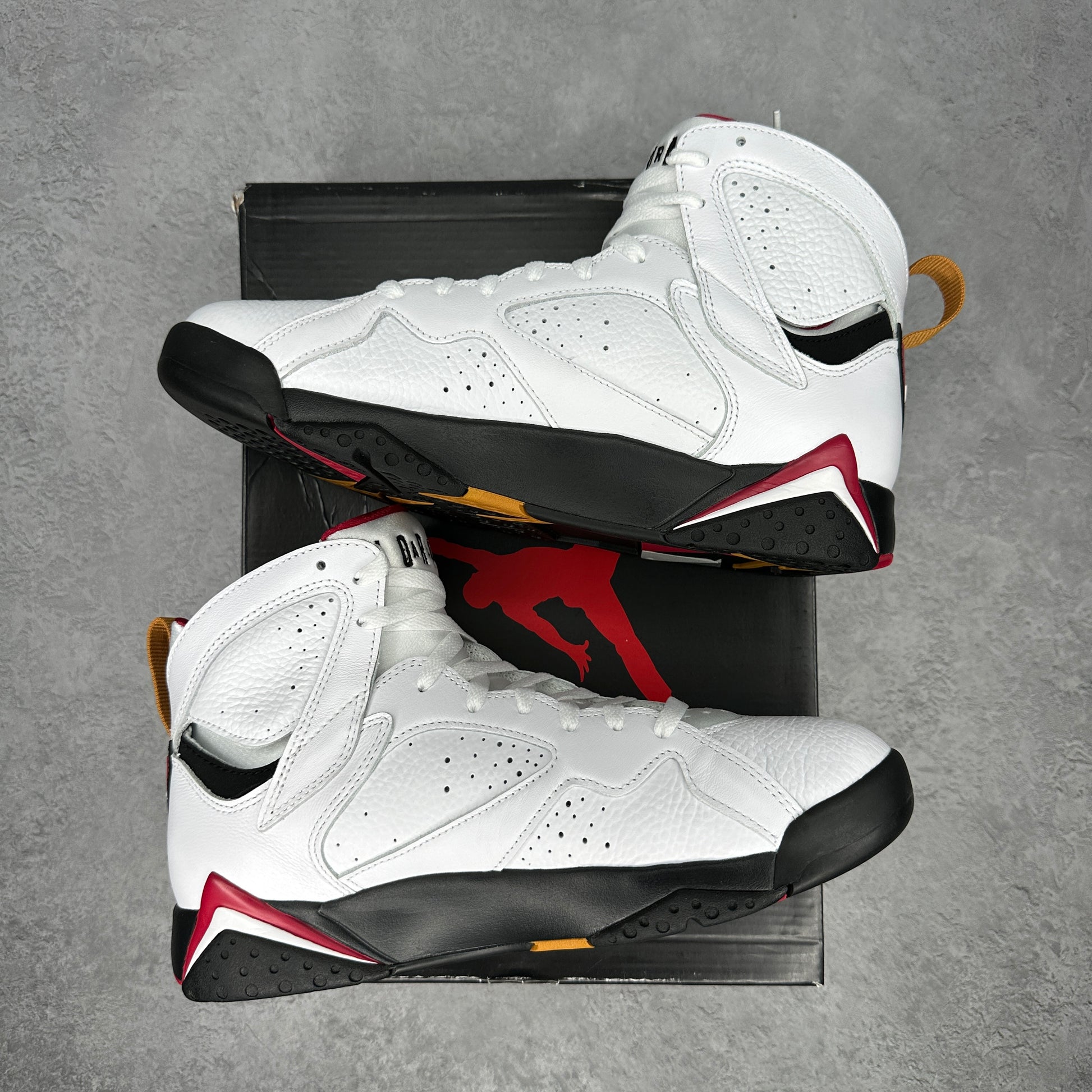 Jordan 7 Retro Cardinal (2022) *pre-owned* SIZE 9