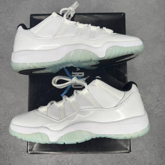 Jordan 11 Retro Low Legend Blue *pre-owned* SIZE 9