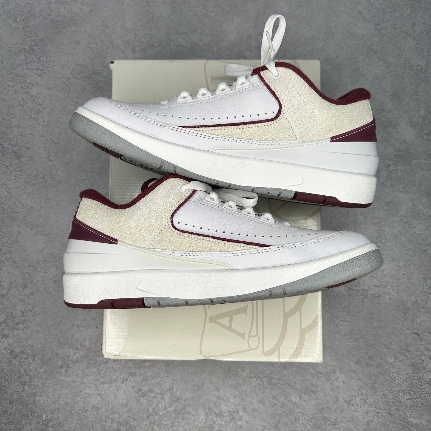 Jordan 2 Retro Low Cherrywood *pre-owned* SIZE 10.5