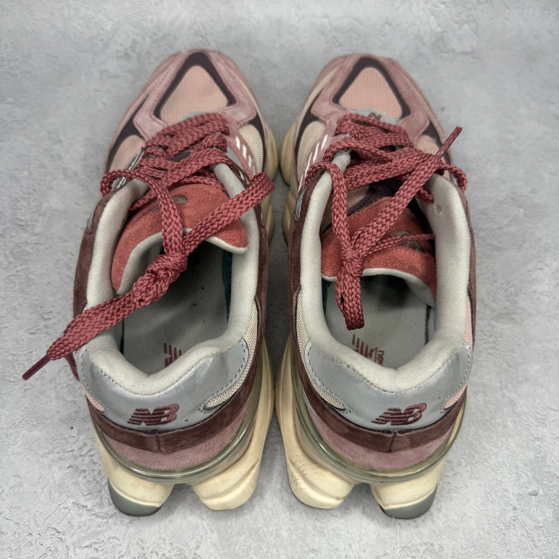 New Balance 9060 Cherry Blossom *pre-owned* SIZE 8