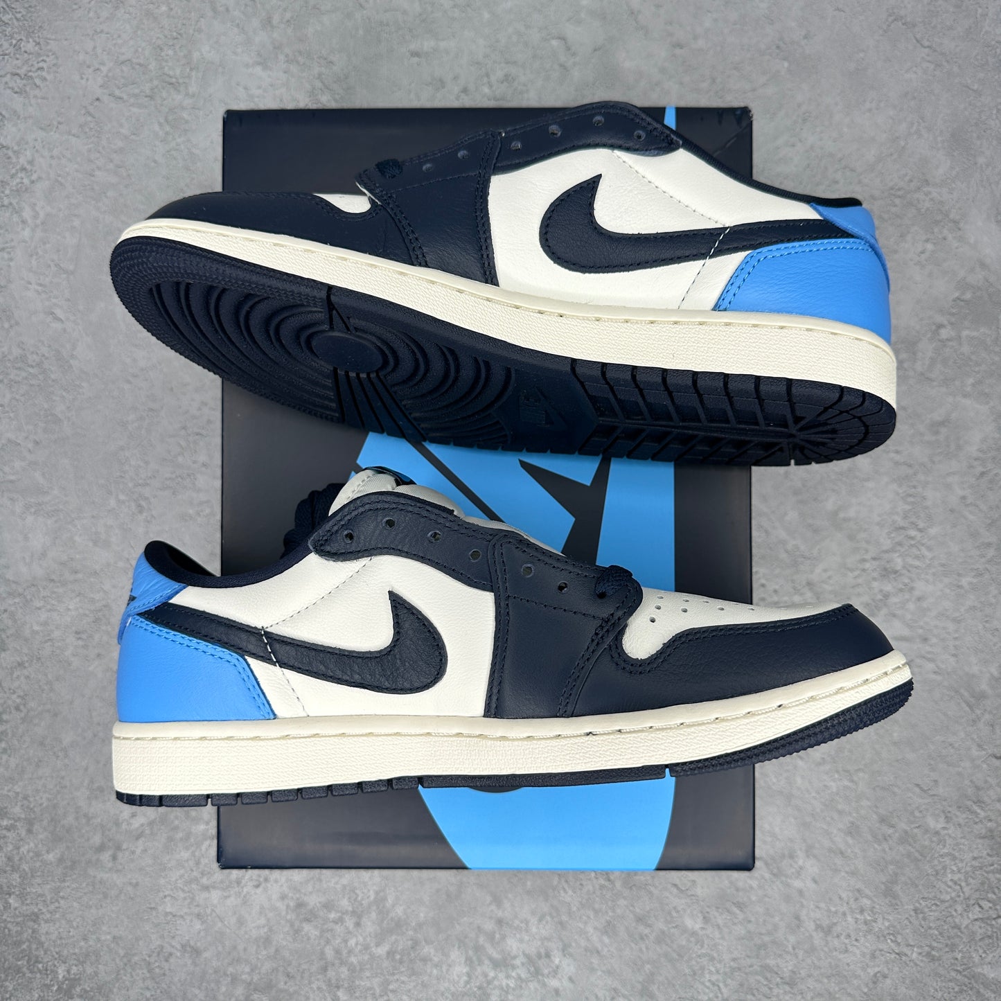 Jordan 1 Low OG Obsidian UNC