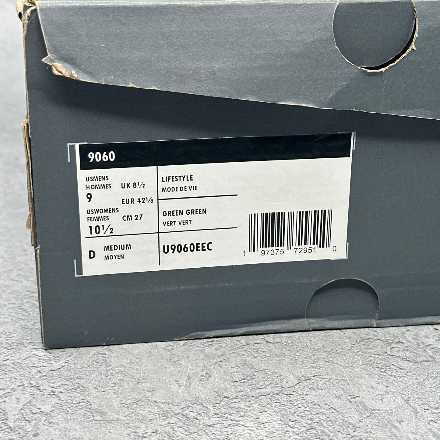New Balance 9060 Olivine *pre-owned* SIZE 9