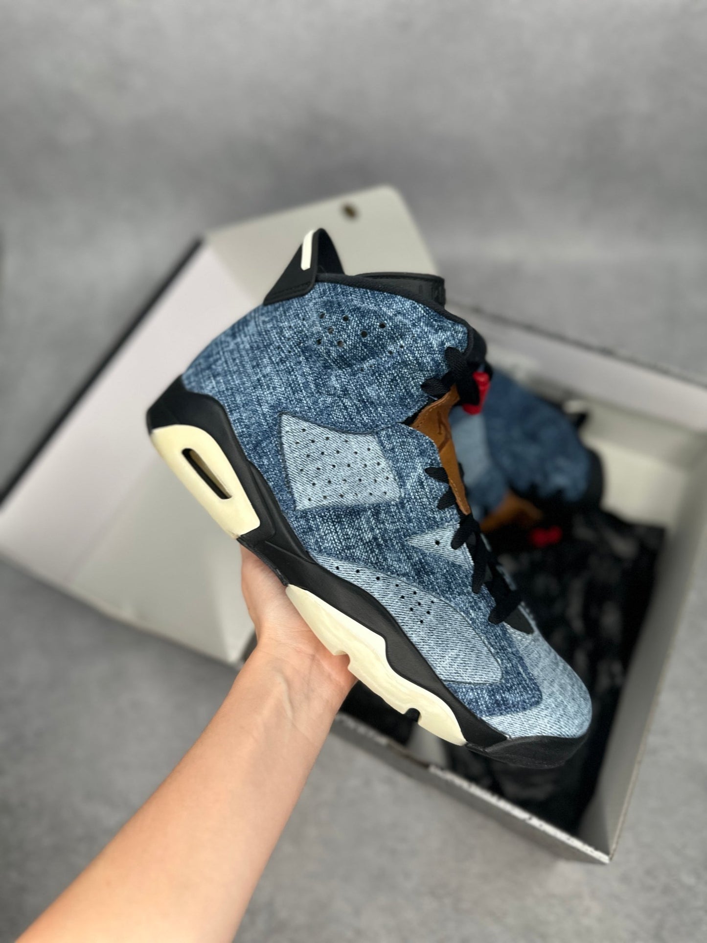 Jordan 6 Retro Washed Denim *pre - owned* SIZE 10 - Kicks Collective PA - Jordan - CT5350 - 401 - Men's Shoes - 10M/11.5W - Pre - Owned