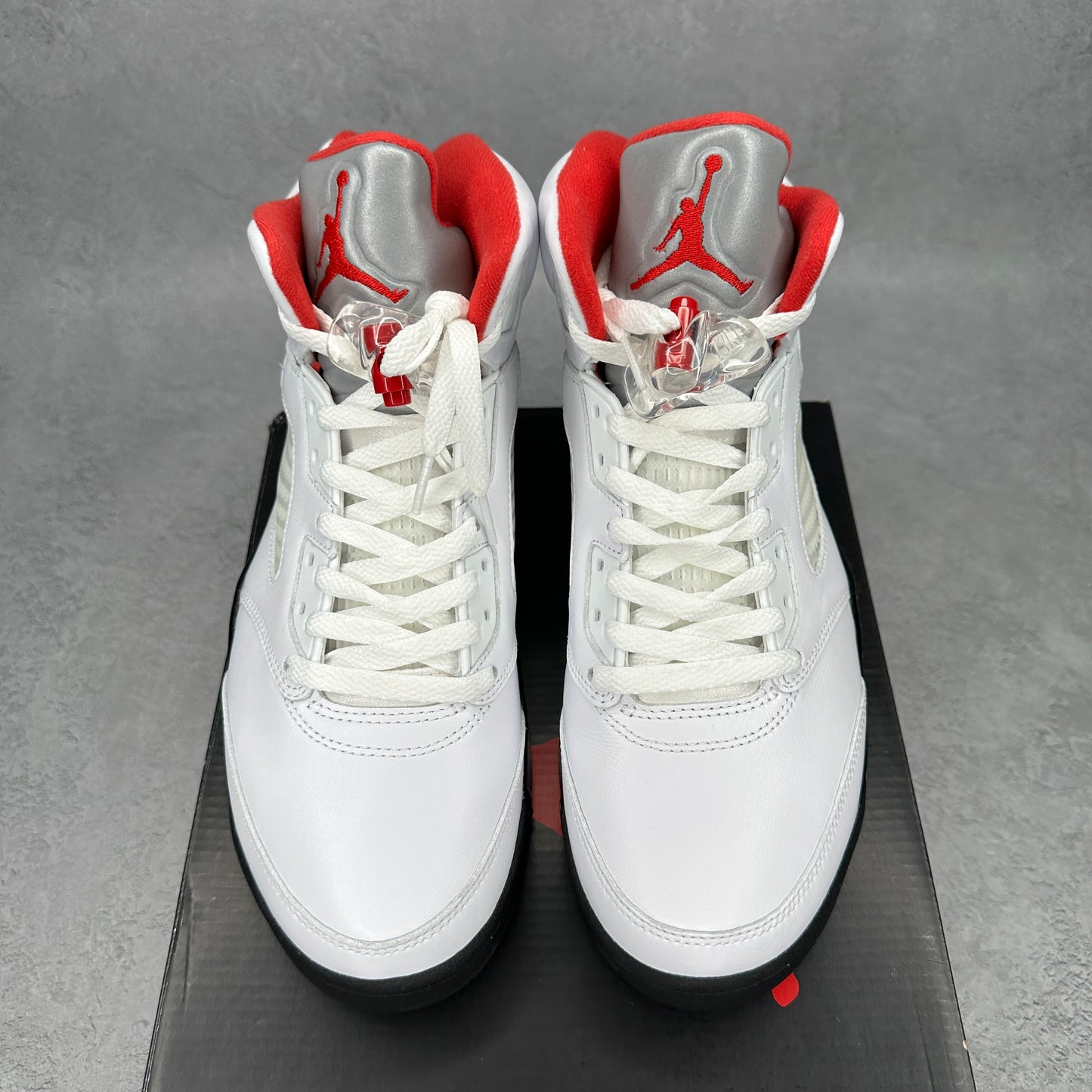 Jordan 5 Retro Fire Red Silver Tongue (2020) VNDS *pre-owned* SIZE 9