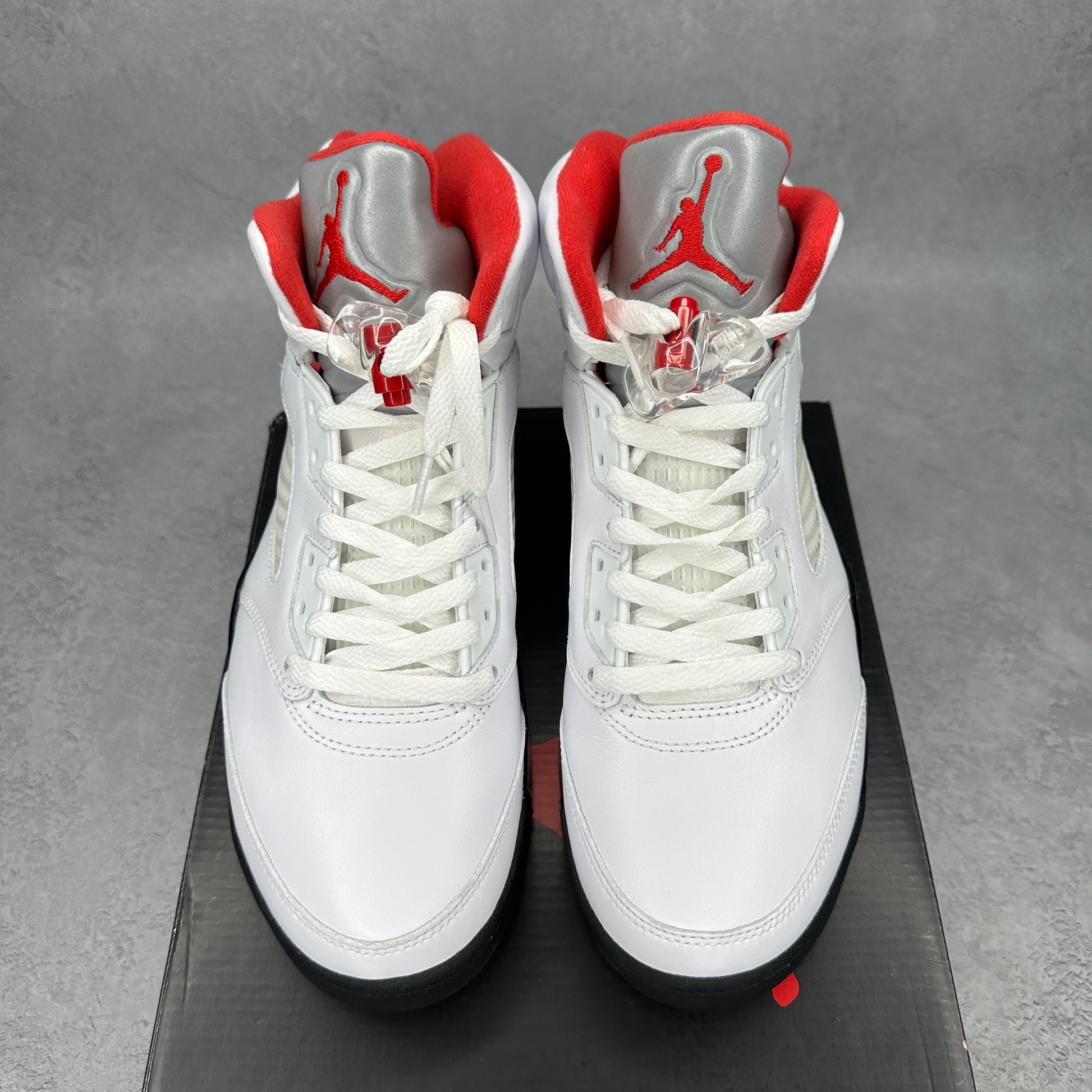 Jordan 5 Retro Fire Red Silver Tongue (2020) VNDS *pre-owned* SIZE 9