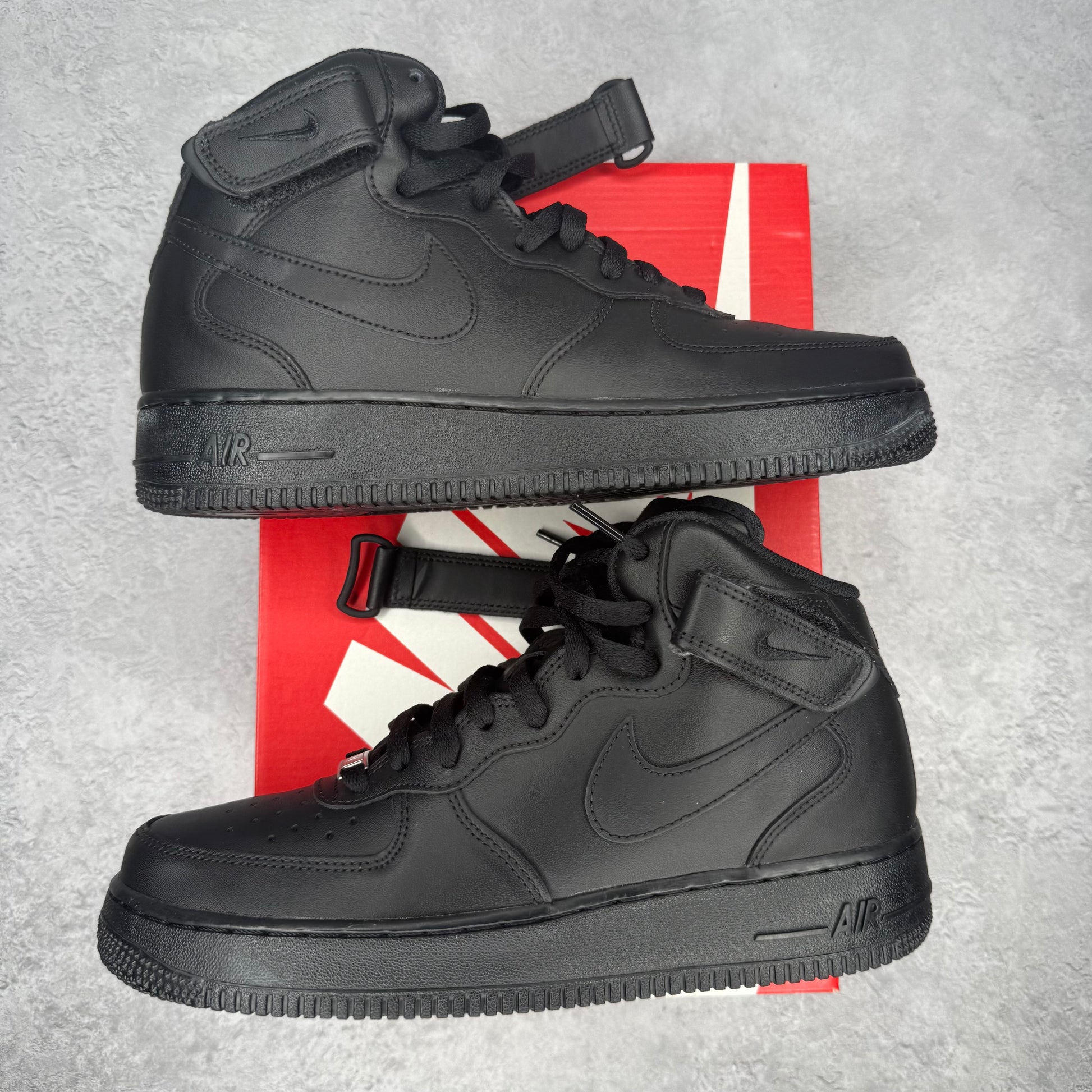 Nike Air Force 1 Mid '07 Black *pre-owned* SIZE 9.5