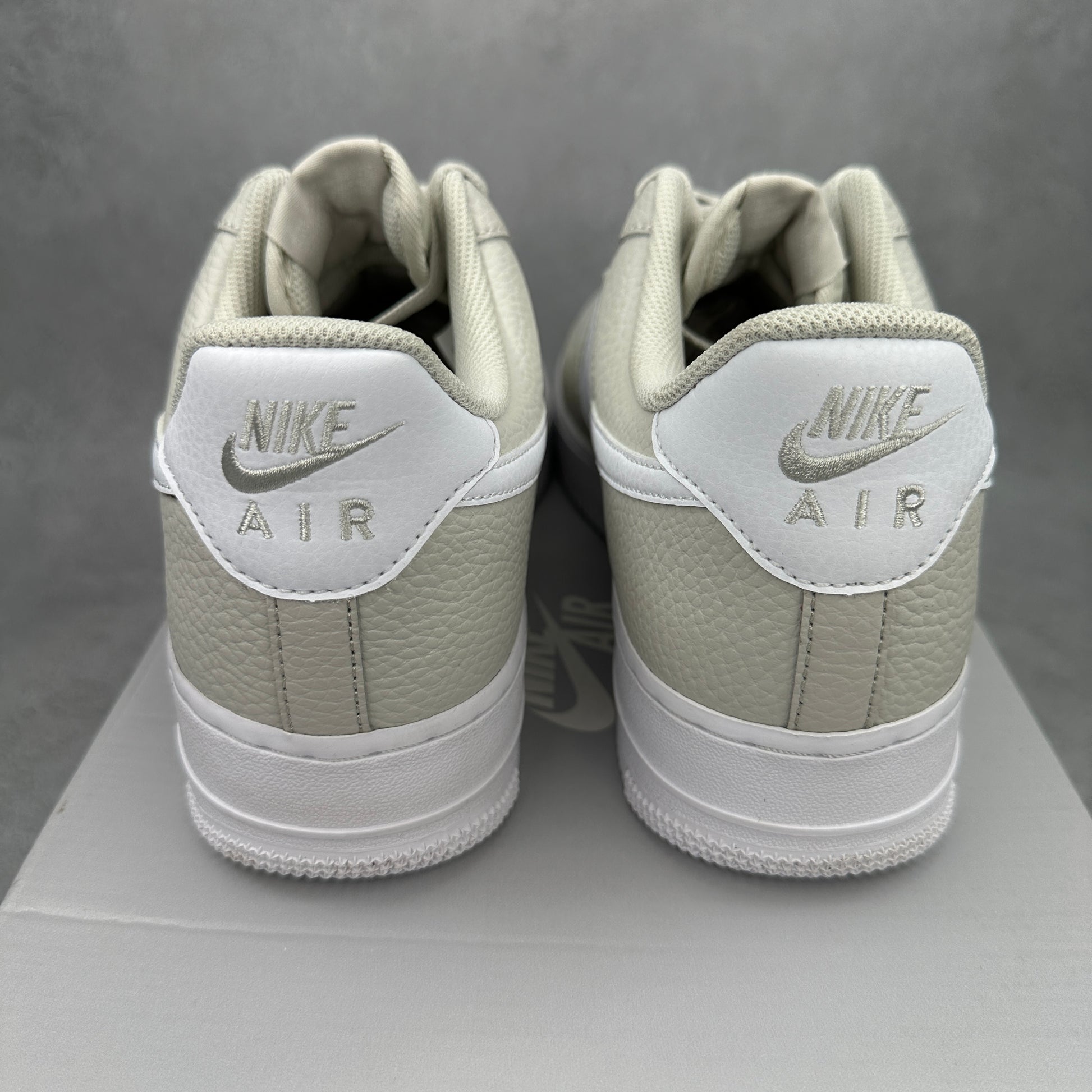 Nike Air Force 1 Low '07 Light Bone White VNDS *pre-owned* SIZE 9