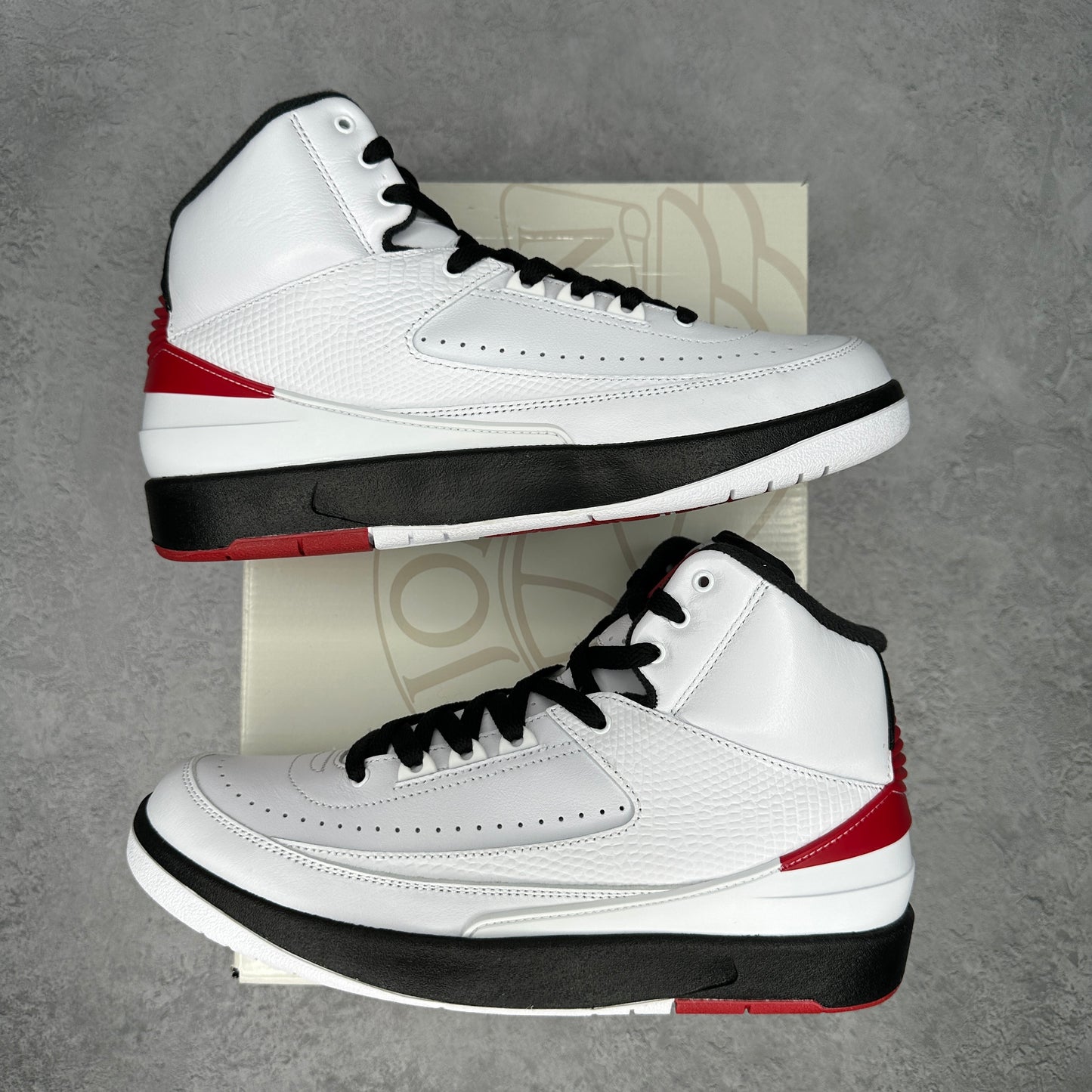 Jordan 2 Retro OG Chicago (2022)