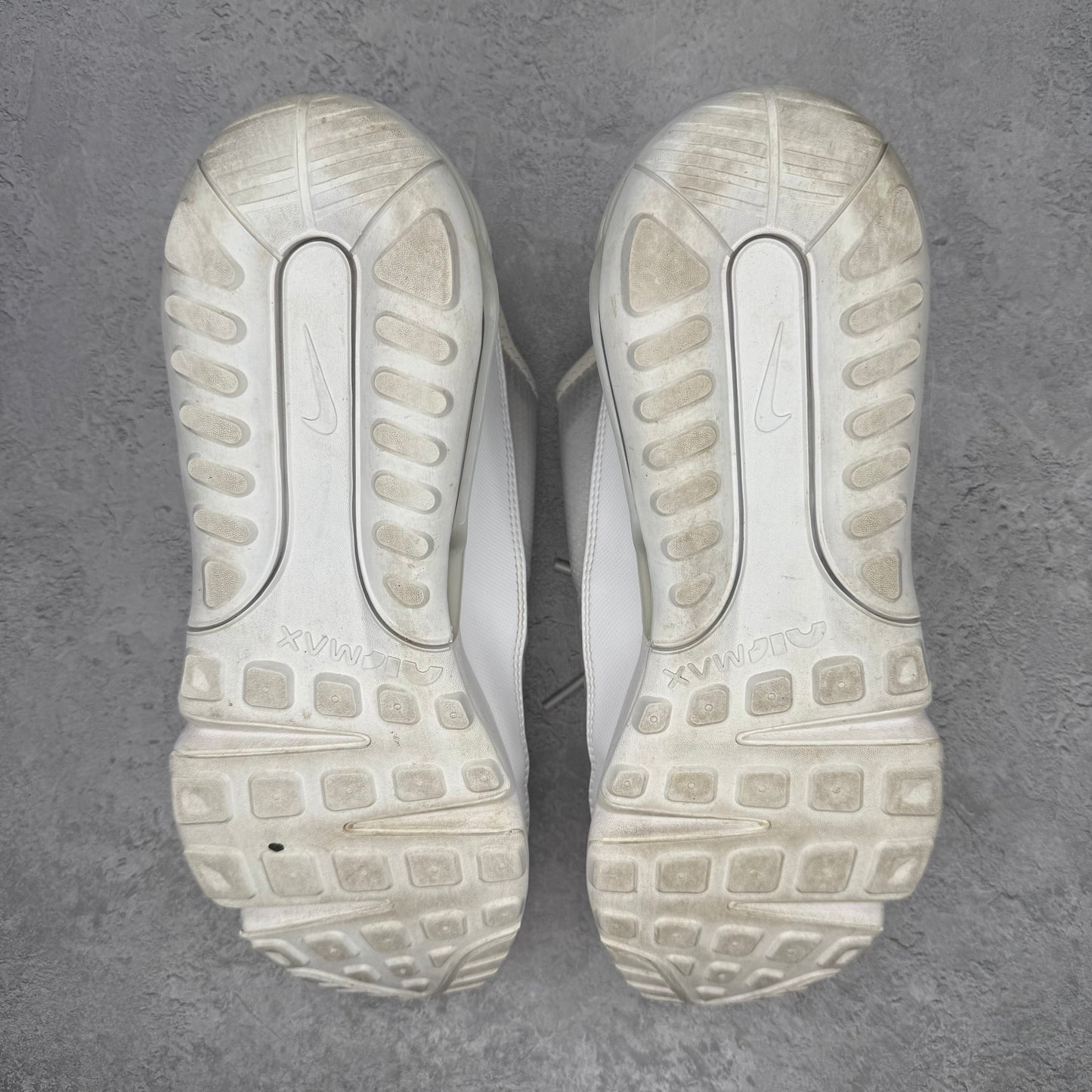 Nike Air Max 2090 Triple White *pre-owned* SIZE 9