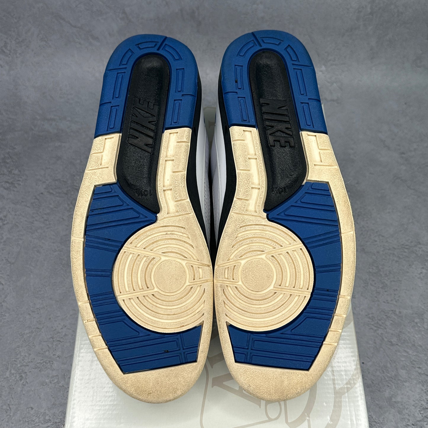 Jordan 2 Retro Low Varsity Royal (Women's) VNDS *pre-owned* SIZE 12W