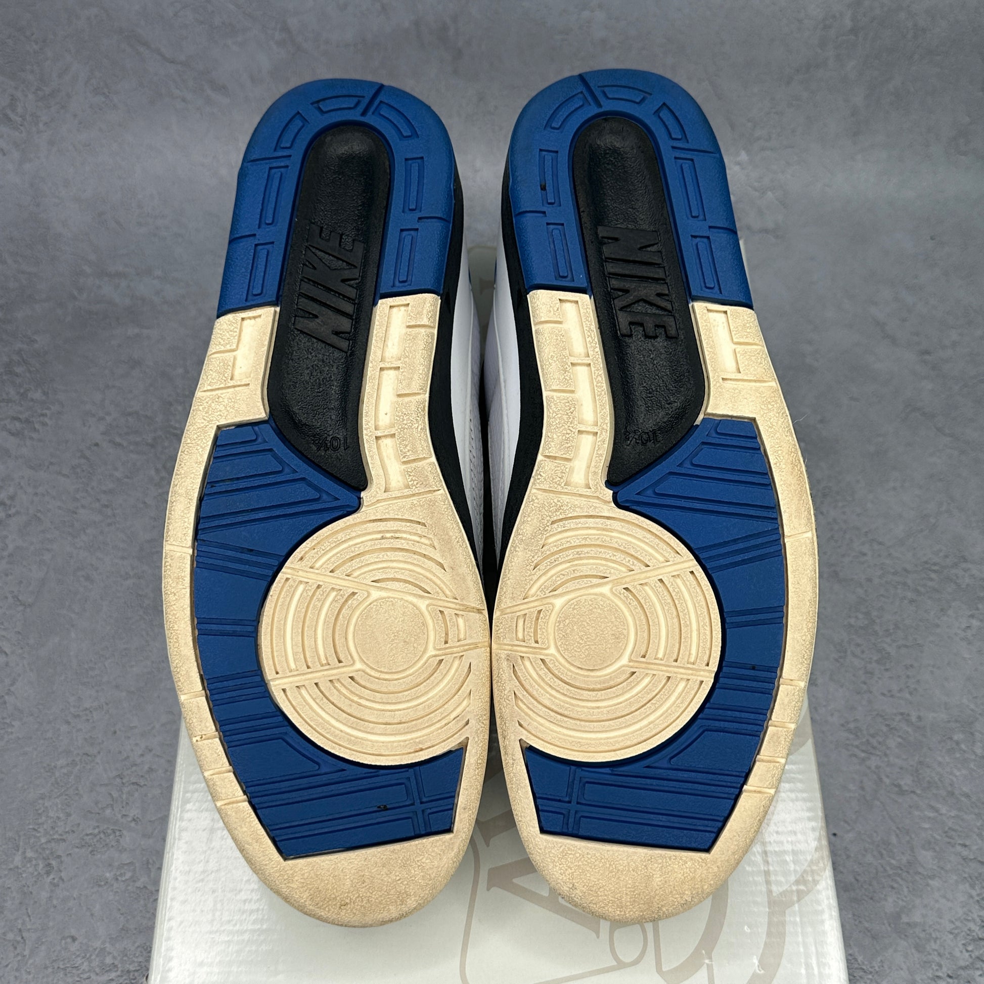 Jordan 2 Retro Low Varsity Royal (Women's) VNDS *pre-owned* SIZE 12W