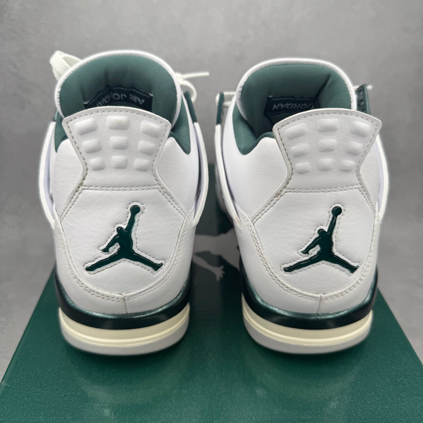 Jordan 4 Retro Oxidized Green *pre-owned* SIZE 9