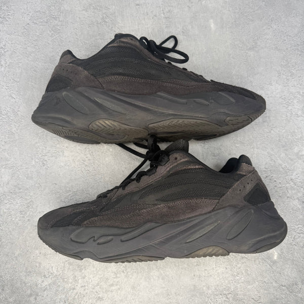 adidas Yeezy Boost 700 V2 Vanta *pre-owned* SIZE 12