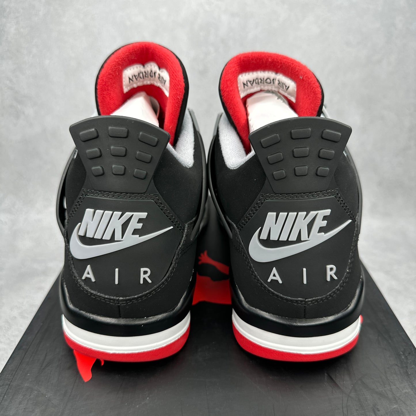 Jordan 4 Retro Bred (2019) *pre-owned* SIZE 9