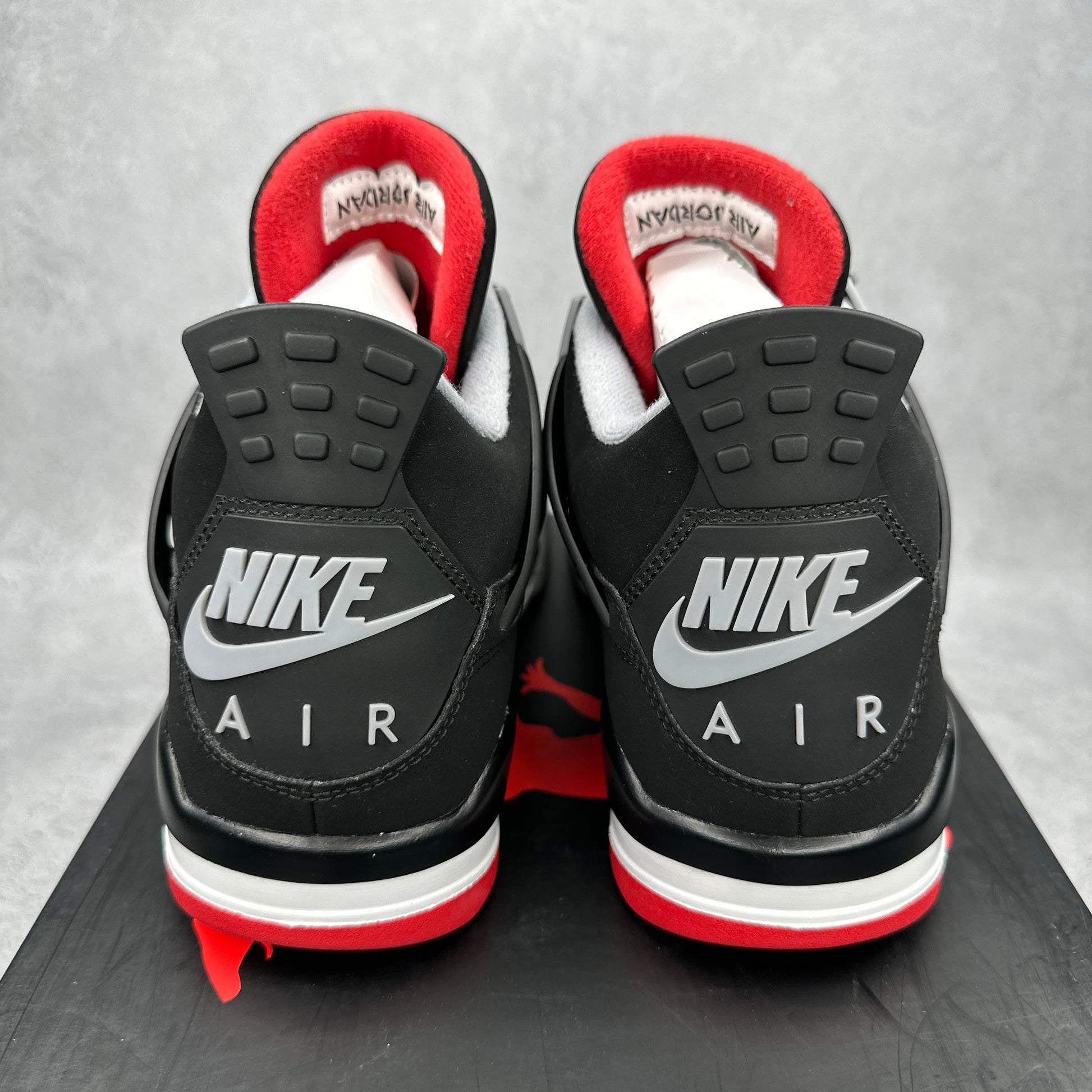 Jordan 4 Retro Bred (2019) *pre-owned* SIZE 9