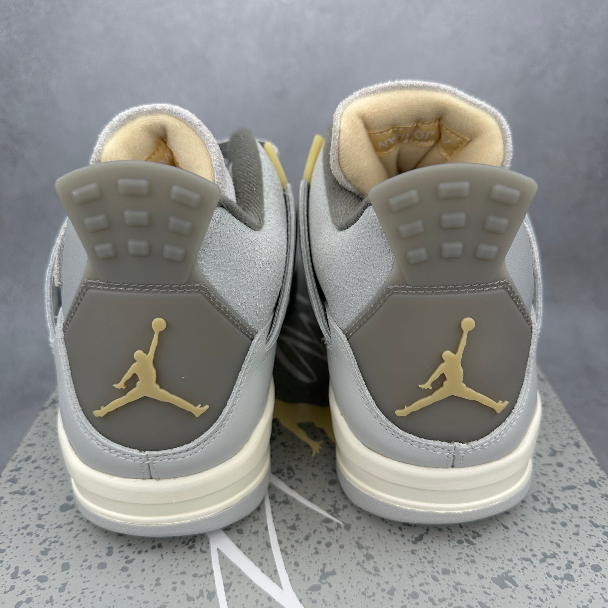 Jordan 4 Retro SE Craft Photon Dust