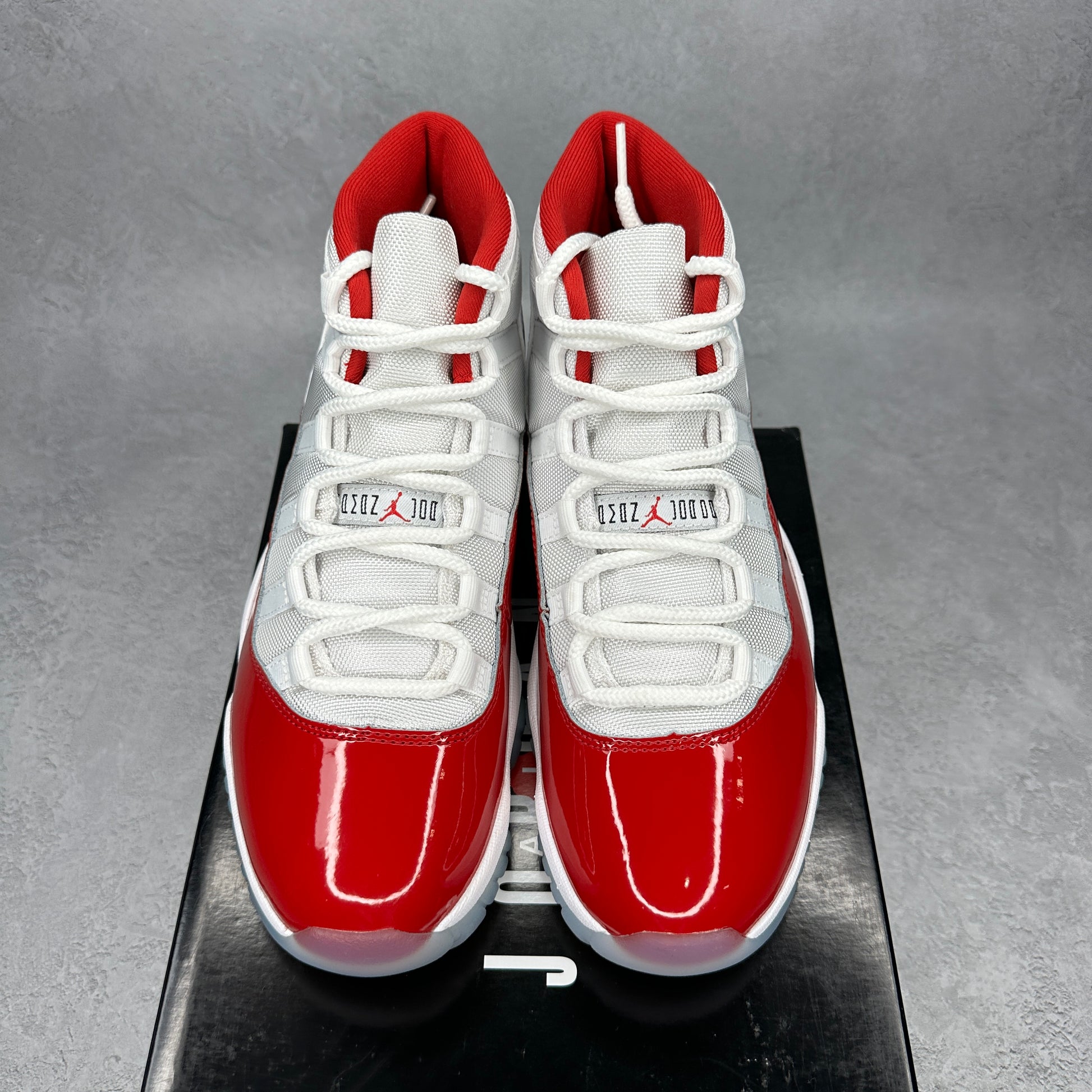Jordan 11 Retro Cherry (2022) VNDS *pre-owned* SIZE 9