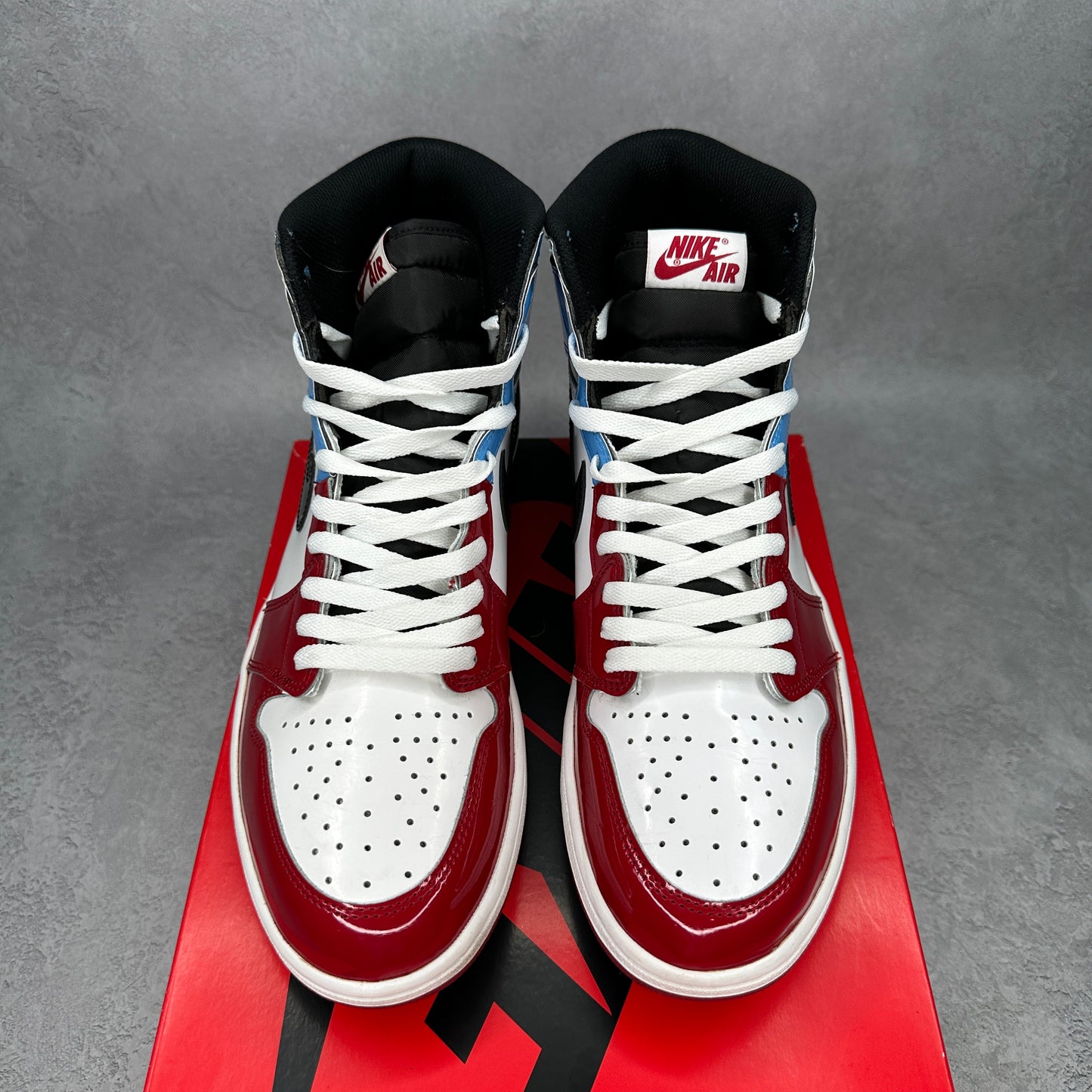 Jordan 1 Retro High Fearless UNC Chicago *pre-owned* SIZE 11.5