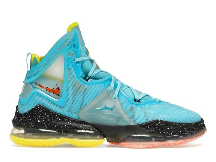 Nike LeBron 19 Christmas - Kicks Collective PA - Nike - DC9338-400-4 - sneakers - 4Y / 5.5W