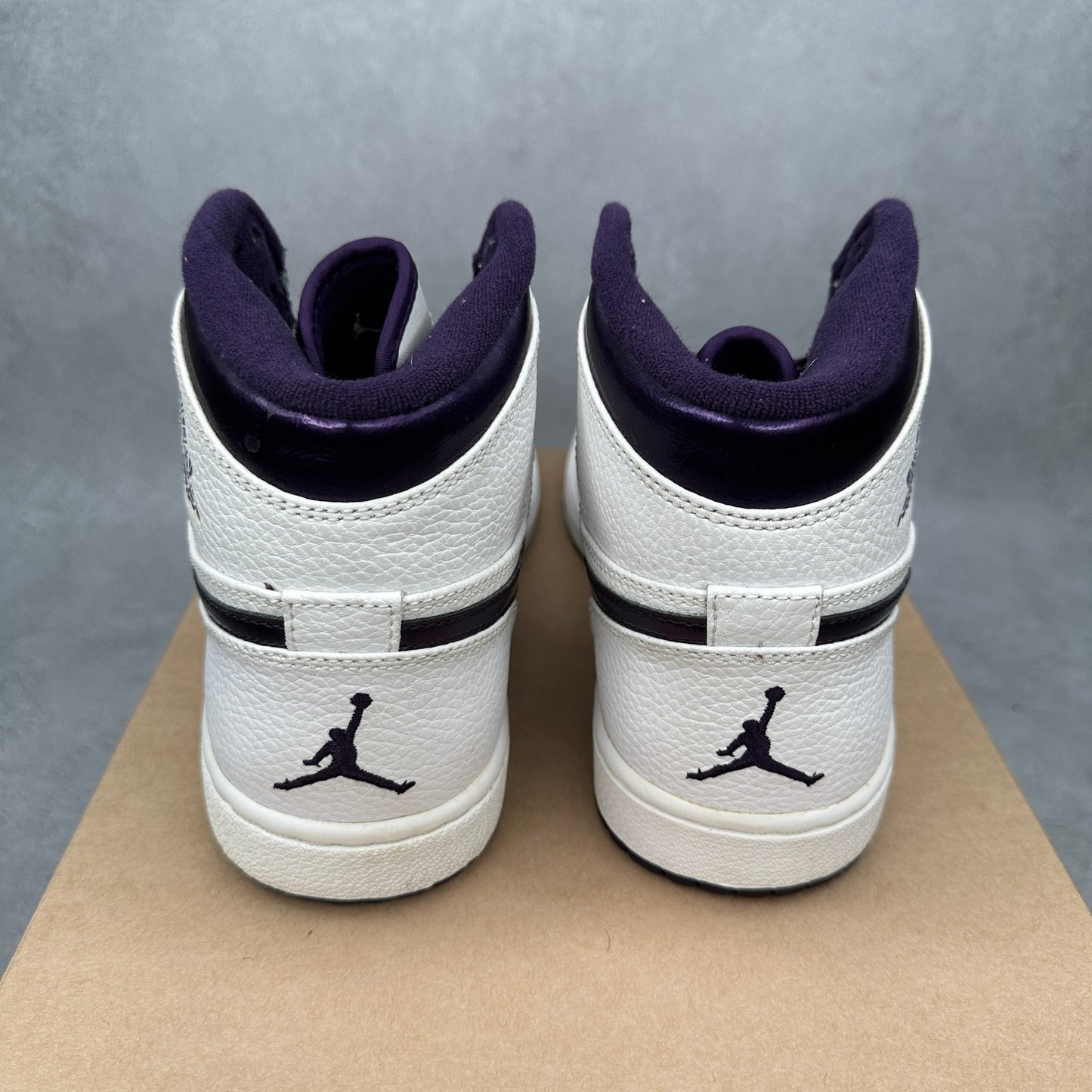 Jordan 1 Retro Grand Purple *pre-owned* SIZE 9
