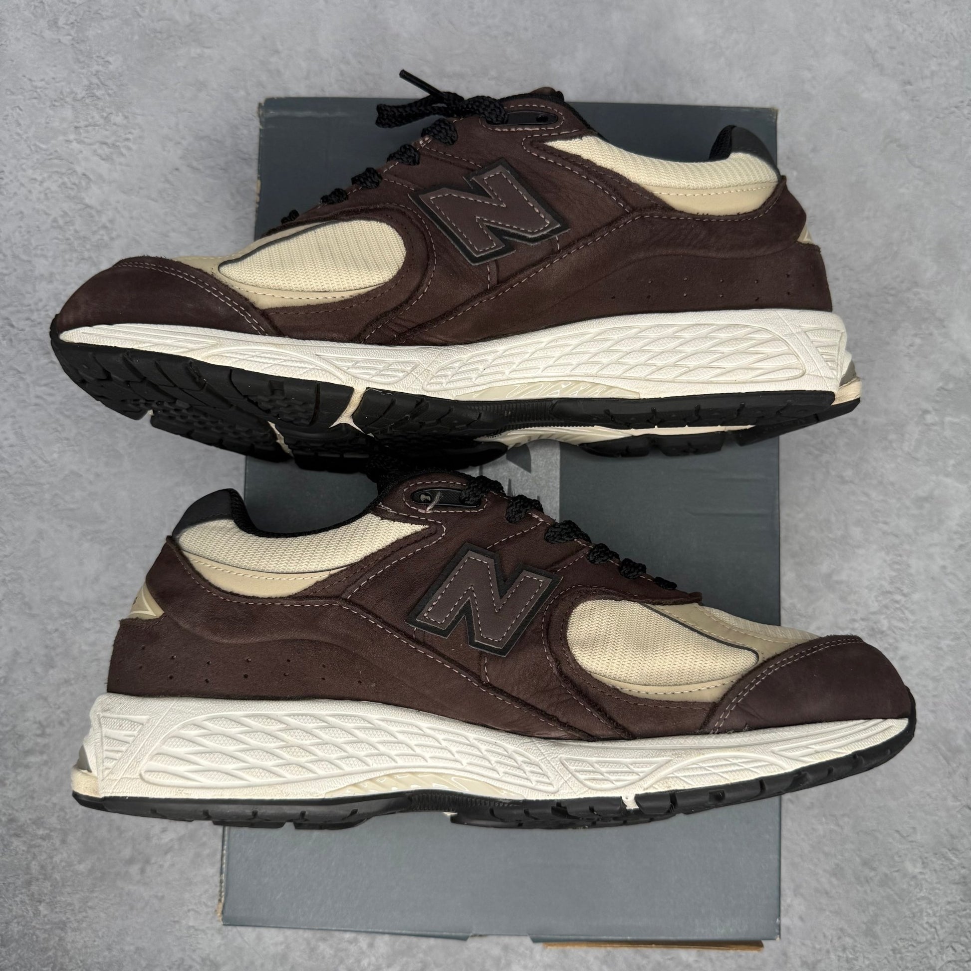 New Balance 2002R Gore - Tex Black Coffee *pre - owned* SIZE 11 - Kicks Collective PA - New Balance - M2002RXQ - Men's Shoes - 11M/12.5W - Pre - Owned
