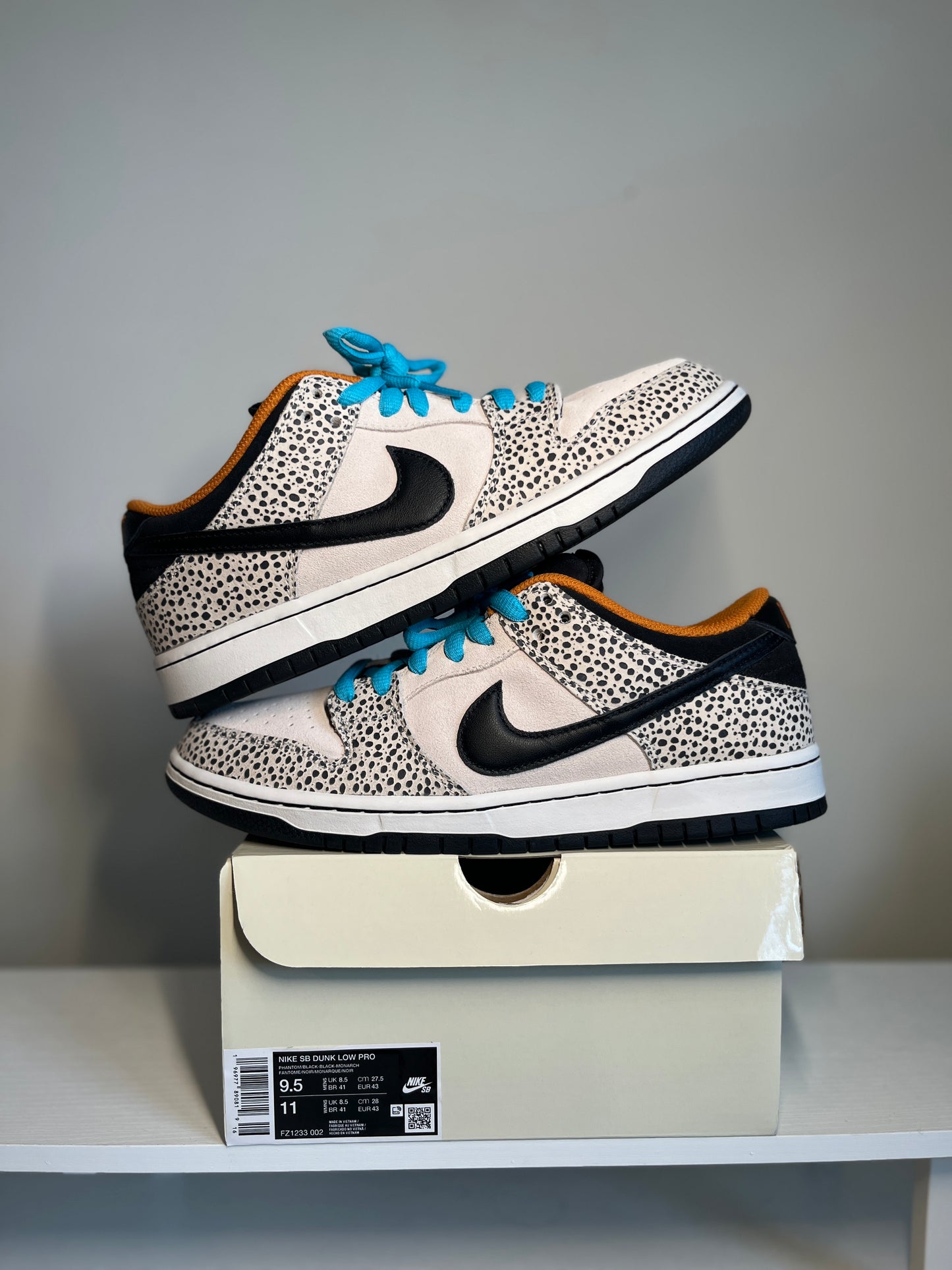 Nike SB Dunk Low Electric Pack Olympic Safari *pre-owned* (SIZE 9.5)