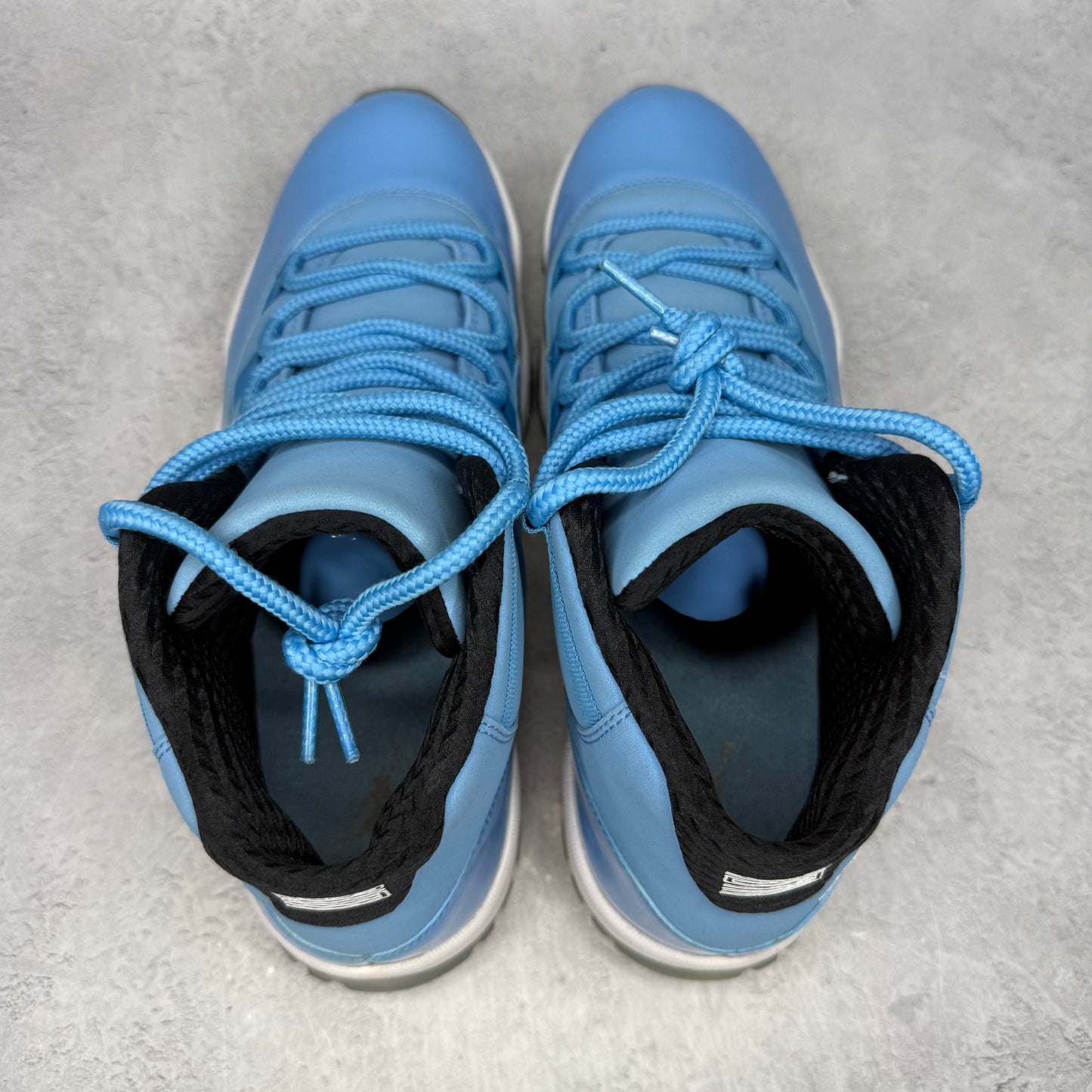 Jordan 11 Retro Pantone *pre - owned* SIZE 10.5 - Kicks Collective PA - Jordan - 689479-405 - Men's Shoes - 10.5M/12W - Pre - Owned - Replacement Box