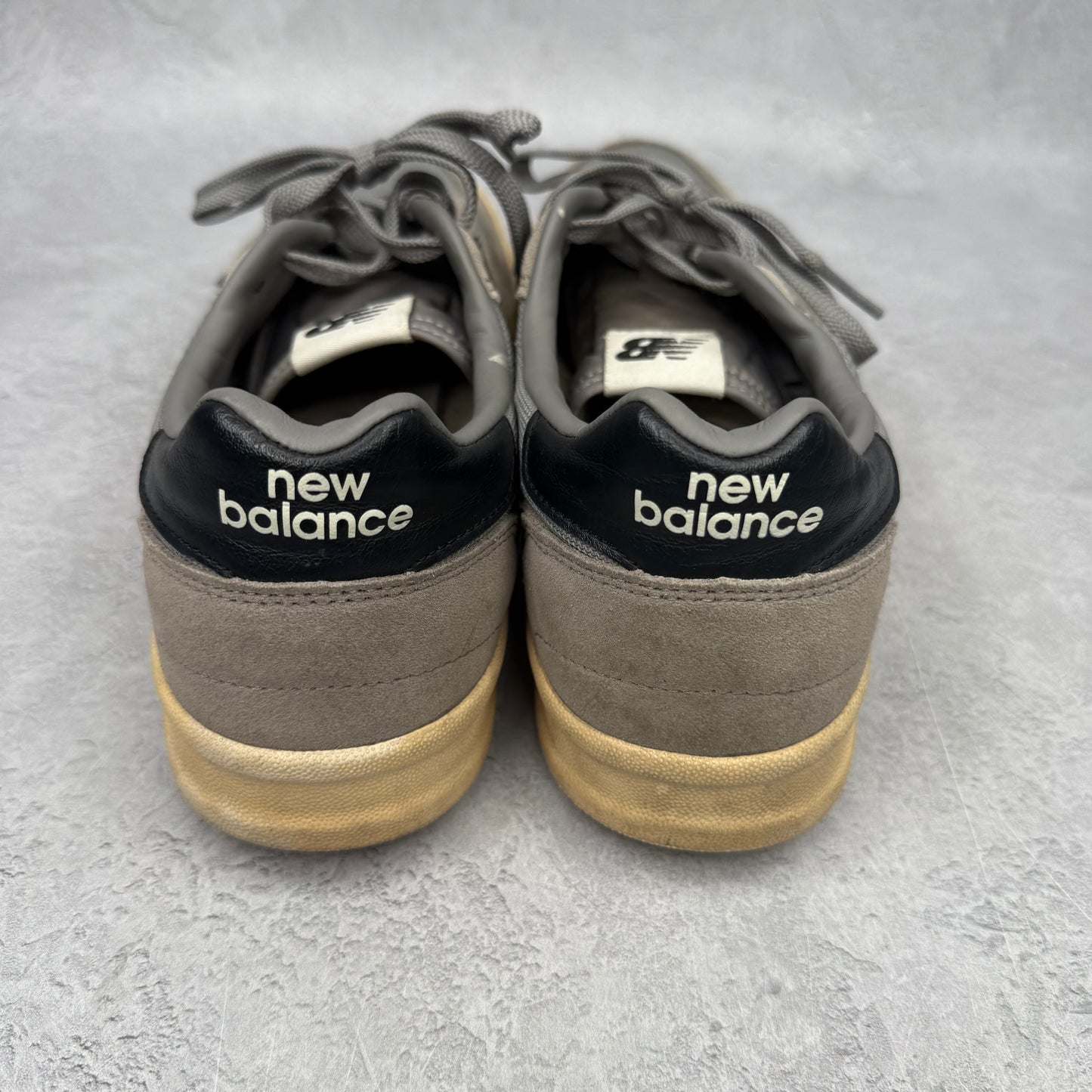 New Balance Men's 300 V2 Grey/Navy *pre-owned* SIZE 10.5