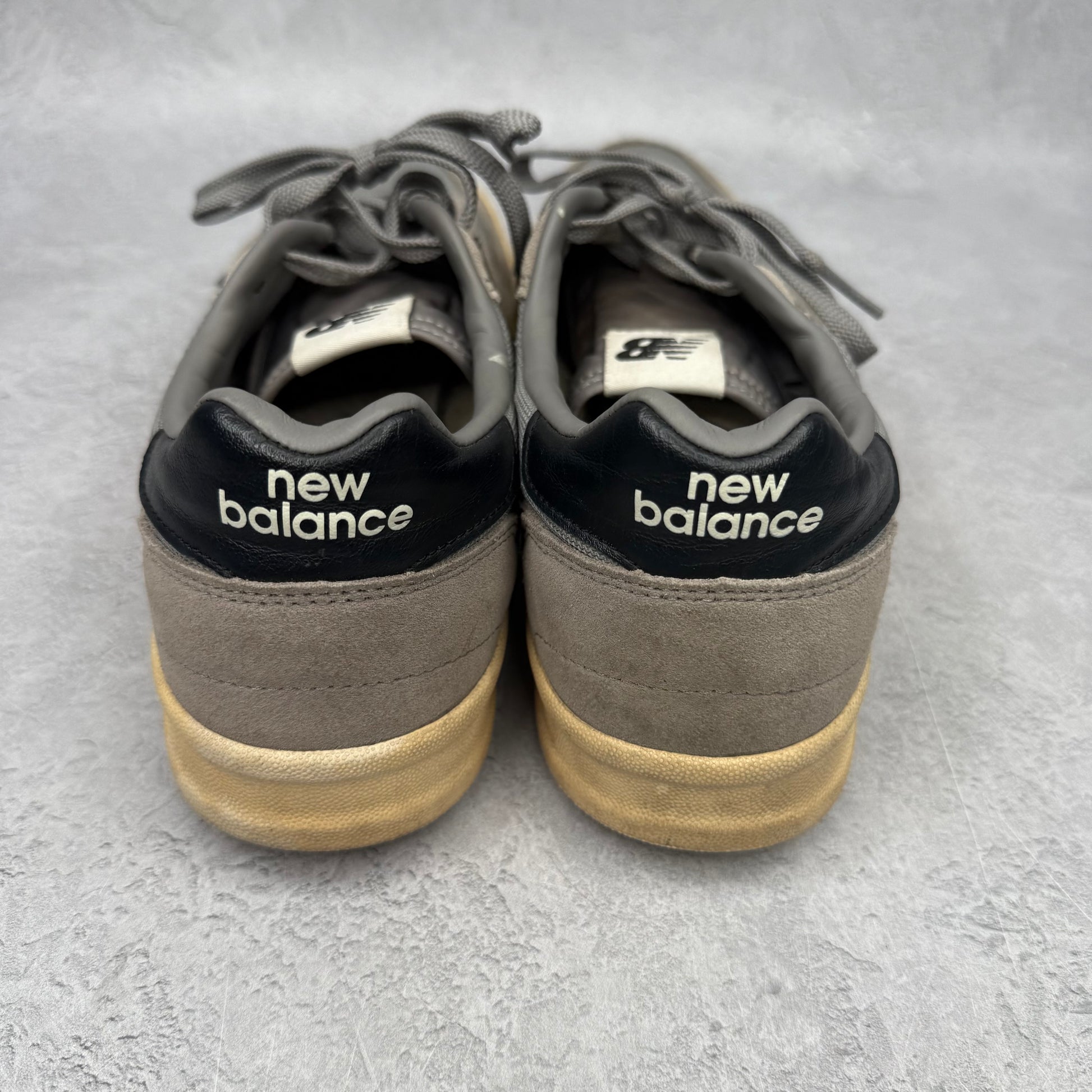 New Balance Men's 300 V2 Grey/Navy *pre-owned* SIZE 10.5