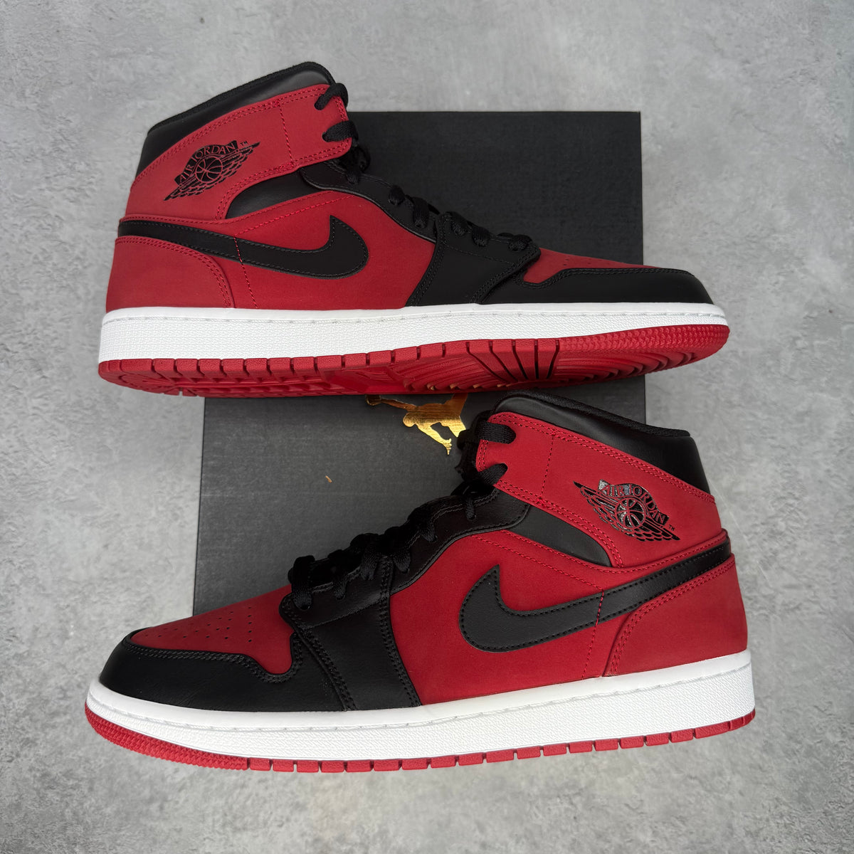 Jordan 1 Mid Gym Red Black *pre-owned* SIZE 11