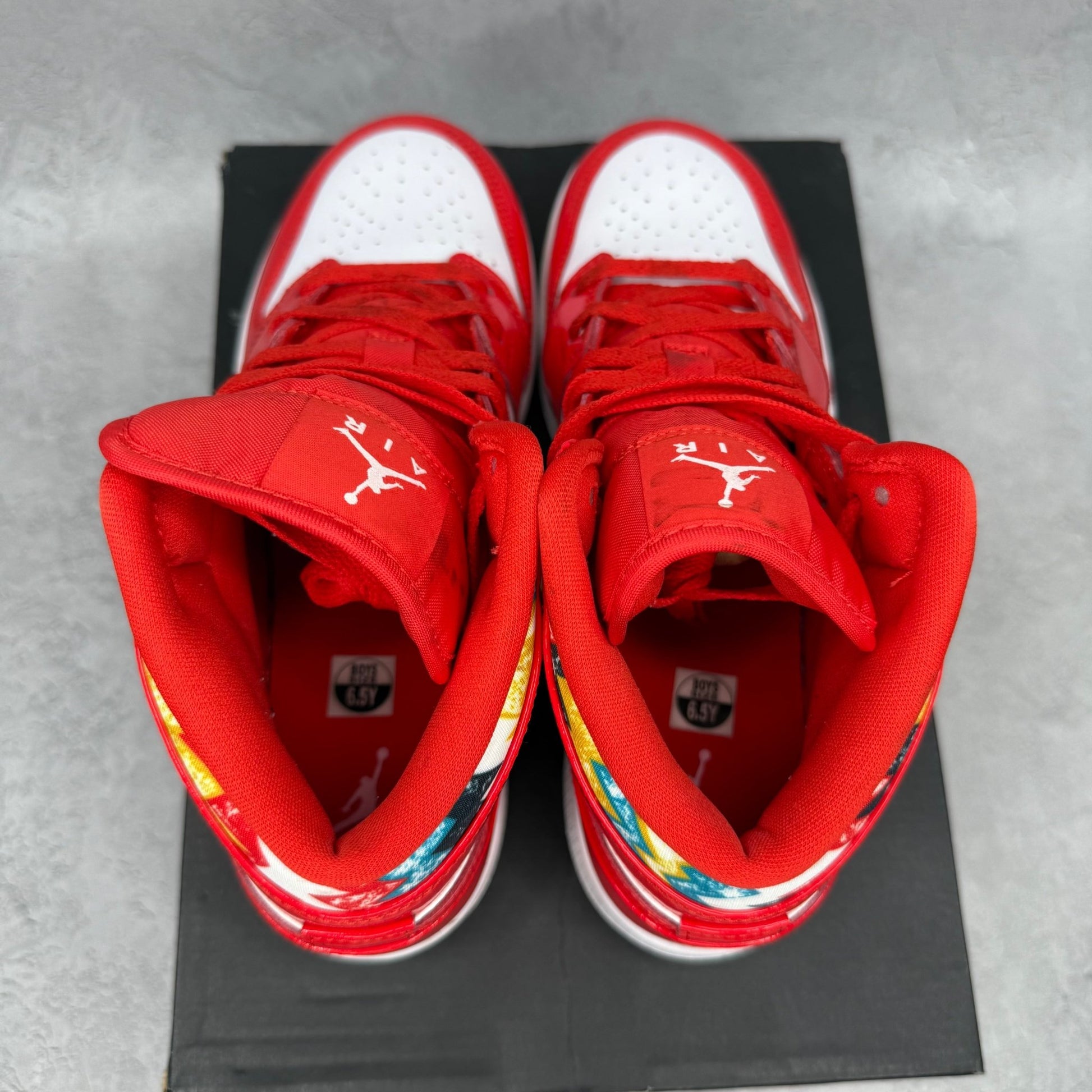 Jordan 1 Mid Barcelona Sweater Red Patent (GS) *pre - owned* SIZE 6.5Y - Kicks Collective PA - Jordan - DC7248-600 - Kid's Shoes - 6.5Y - Pre - Owned