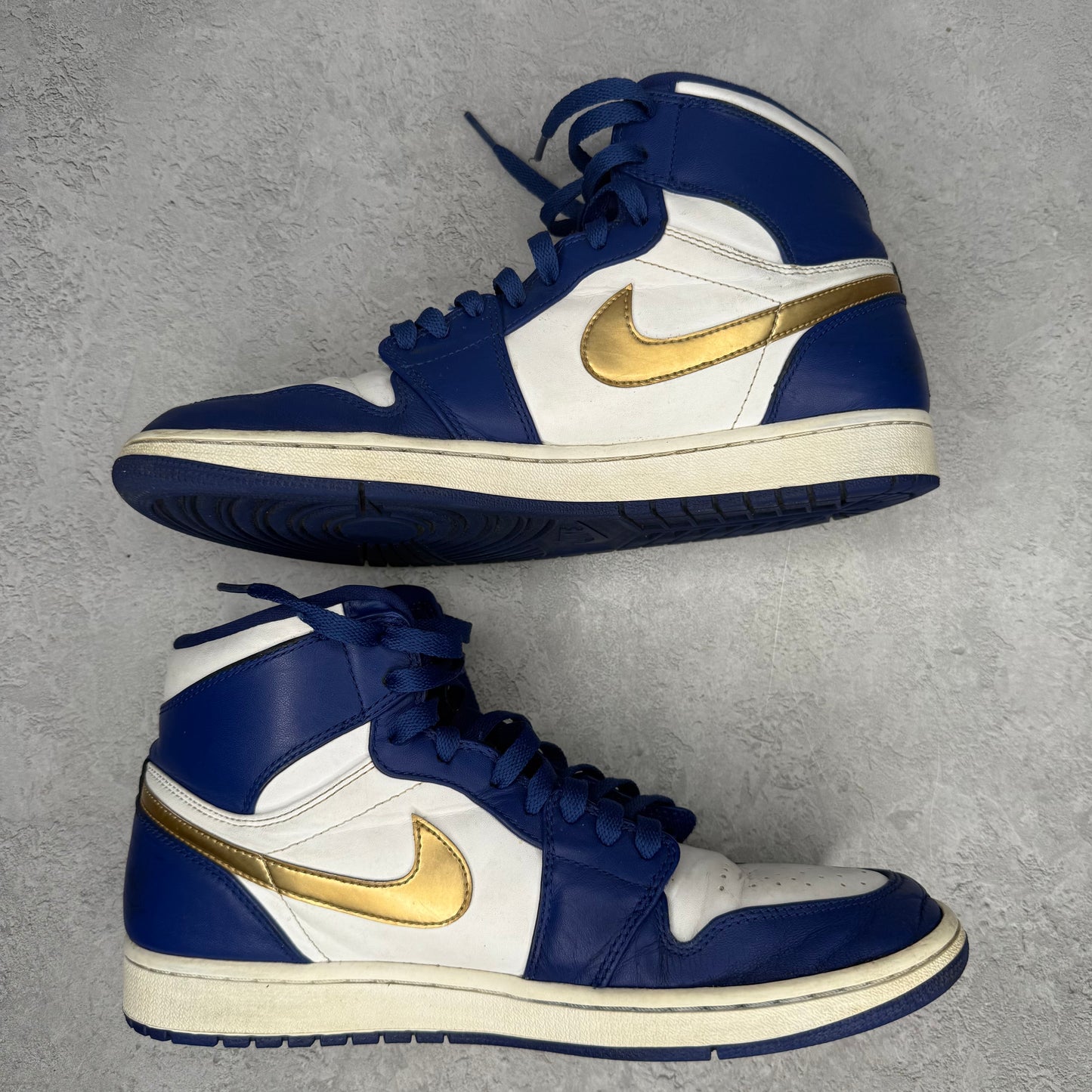 Jordan 1 Retro Gold Medal *pre-owned* SIZE 10.5