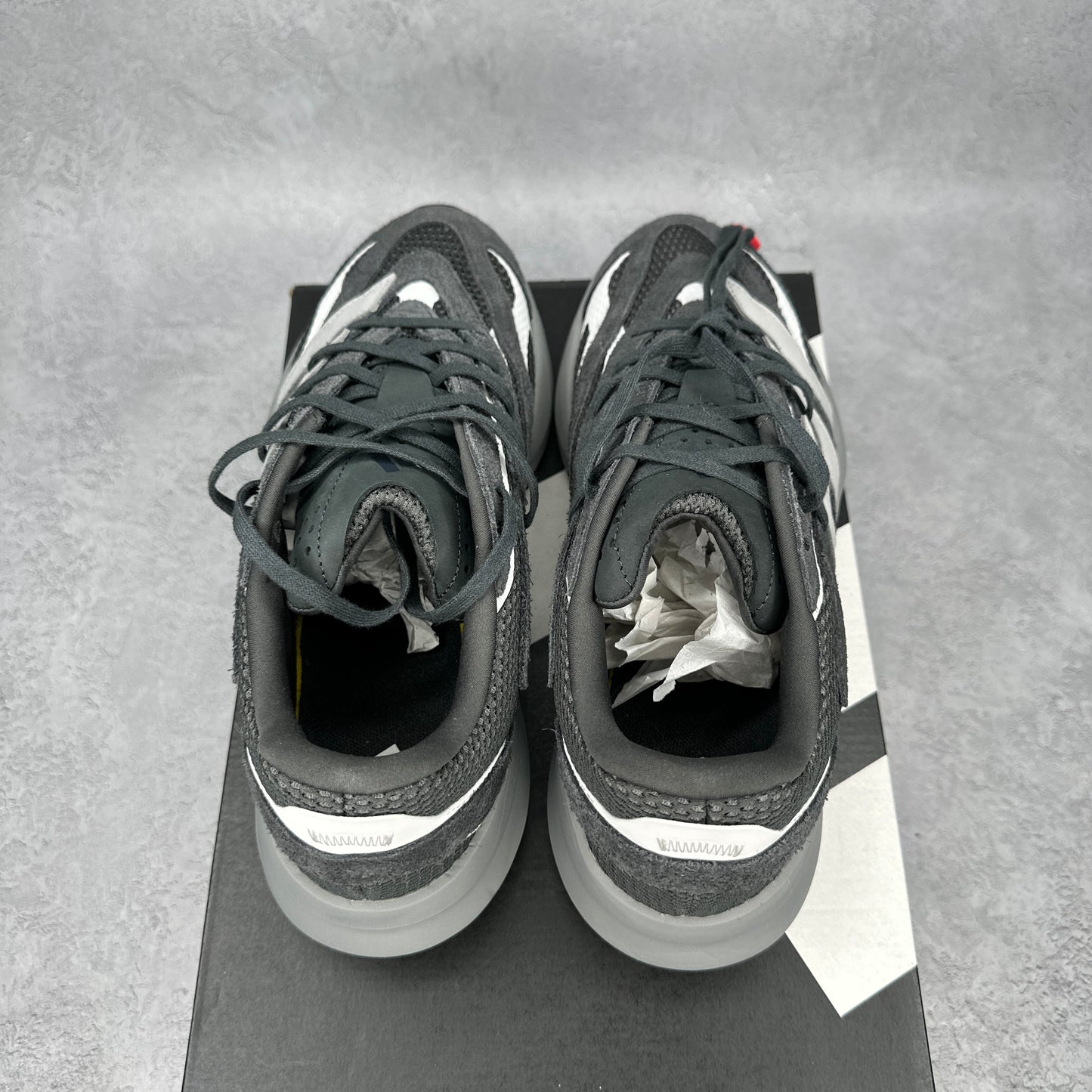 adidas Lightblaze Carbon Grey VNDS *pre-owned* SIZE 9.5