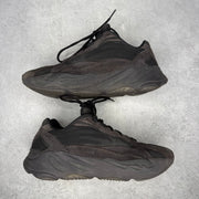 adidas Yeezy Boost 700 V2 Vanta *pre-owned* SIZE 10