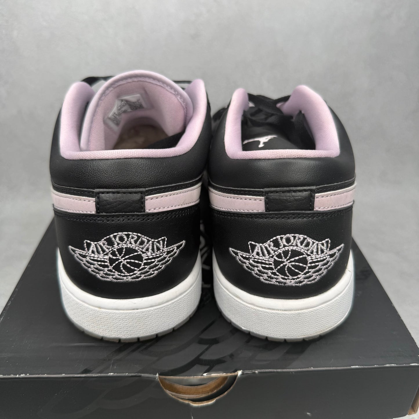 Jordan 1 Low SE Black Iced Lilac *pre-owned* SIZE 13