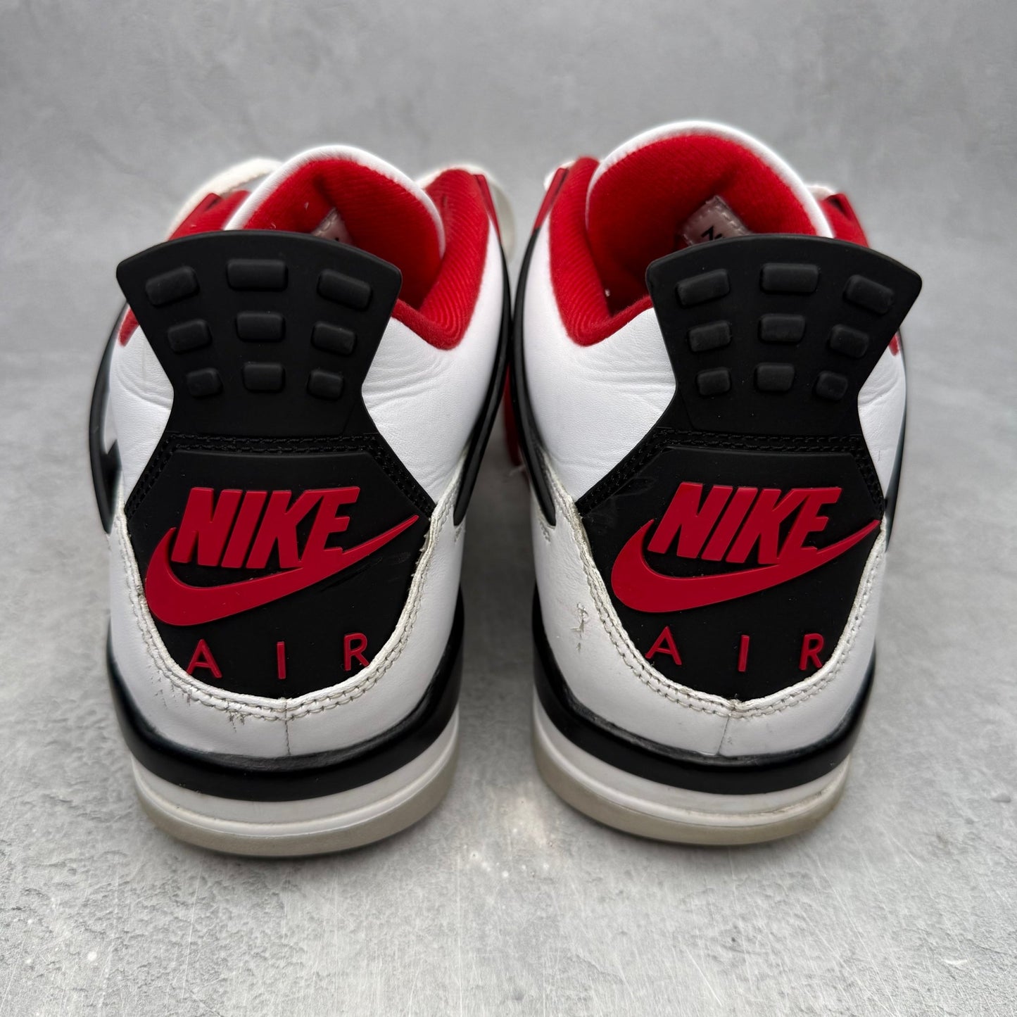 Jordan 4 Retro Fire Red (2020) *pre-owned* SIZE 11