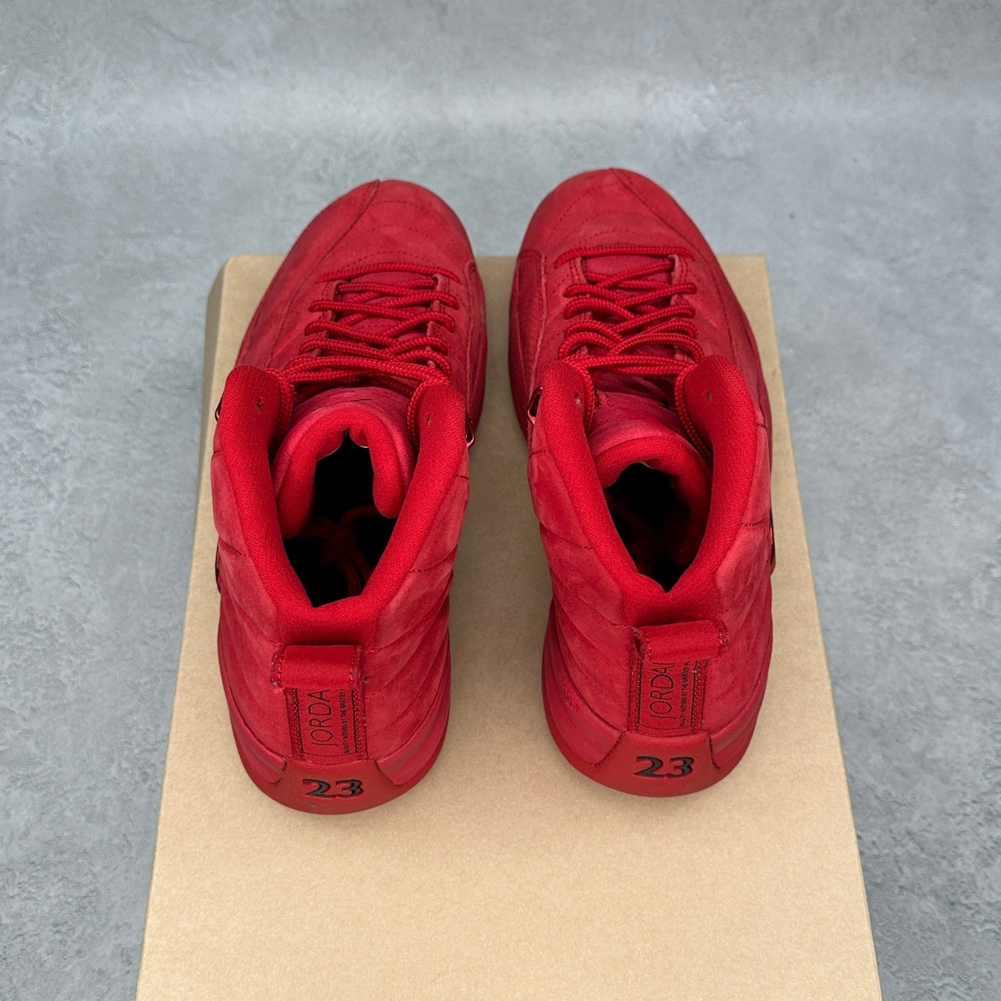 Jordan 12 Retro Gym Red (2018) *pre-owned* SIZE 8