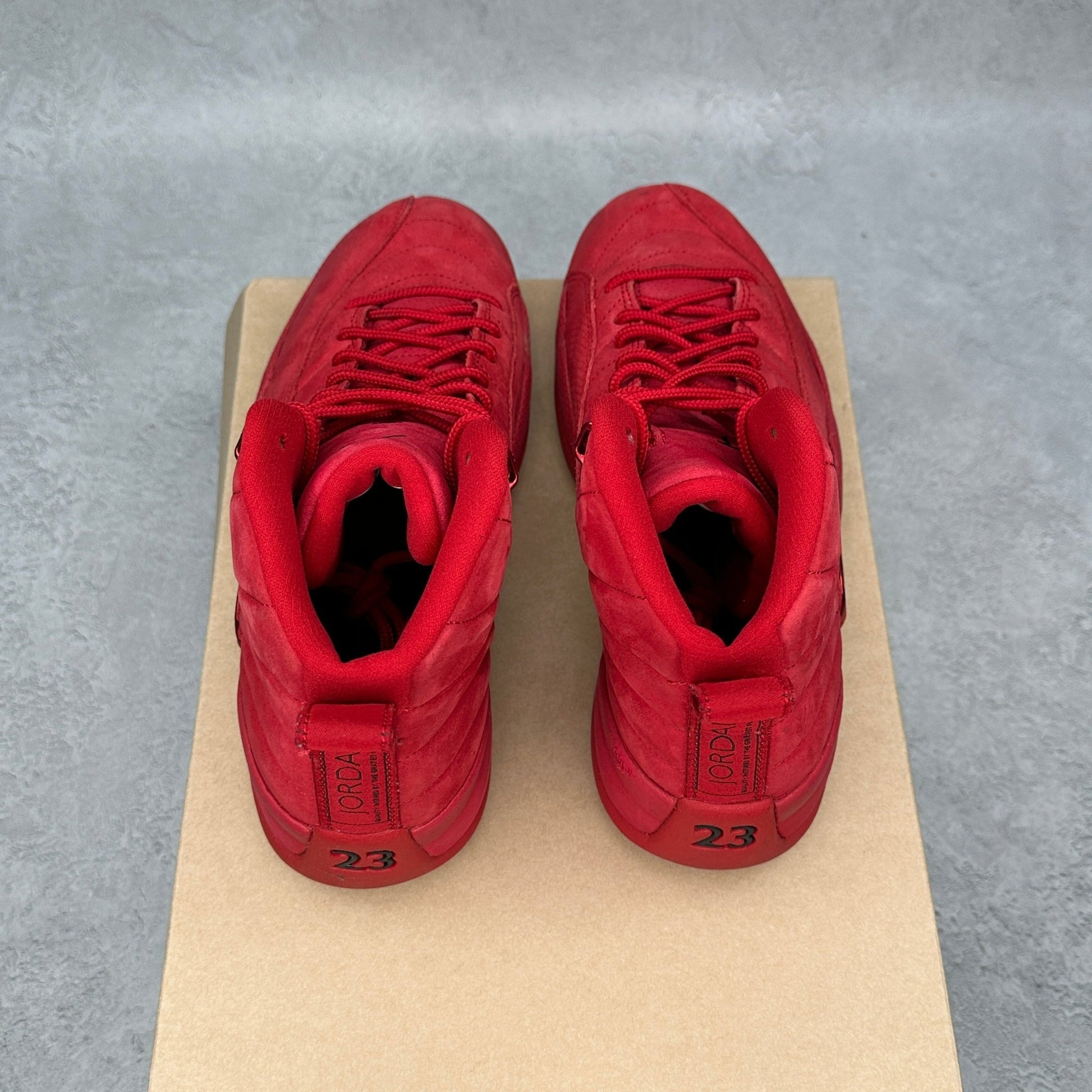 Jordan 12 Retro Gym Red (2018) *pre-owned* SIZE 8