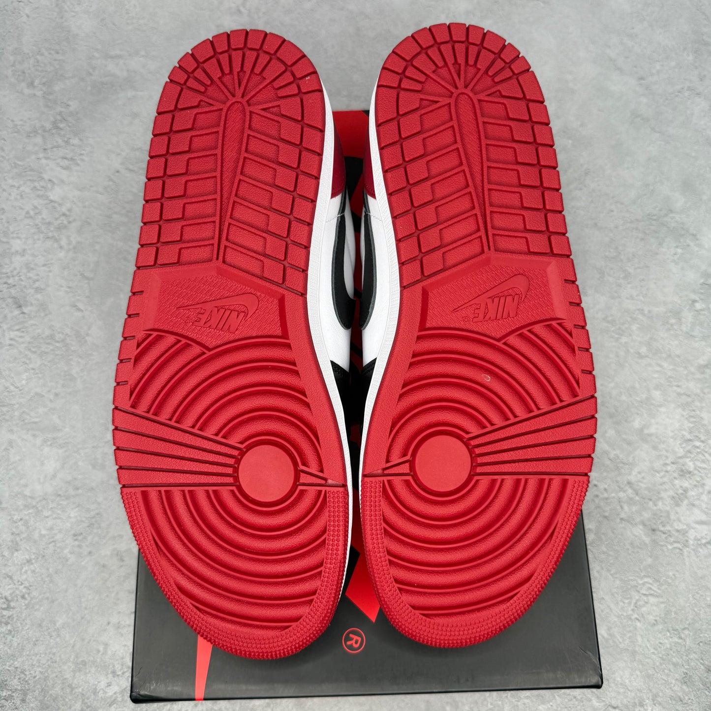 Jordan 1 Retro Low OG Black Toe (2023)