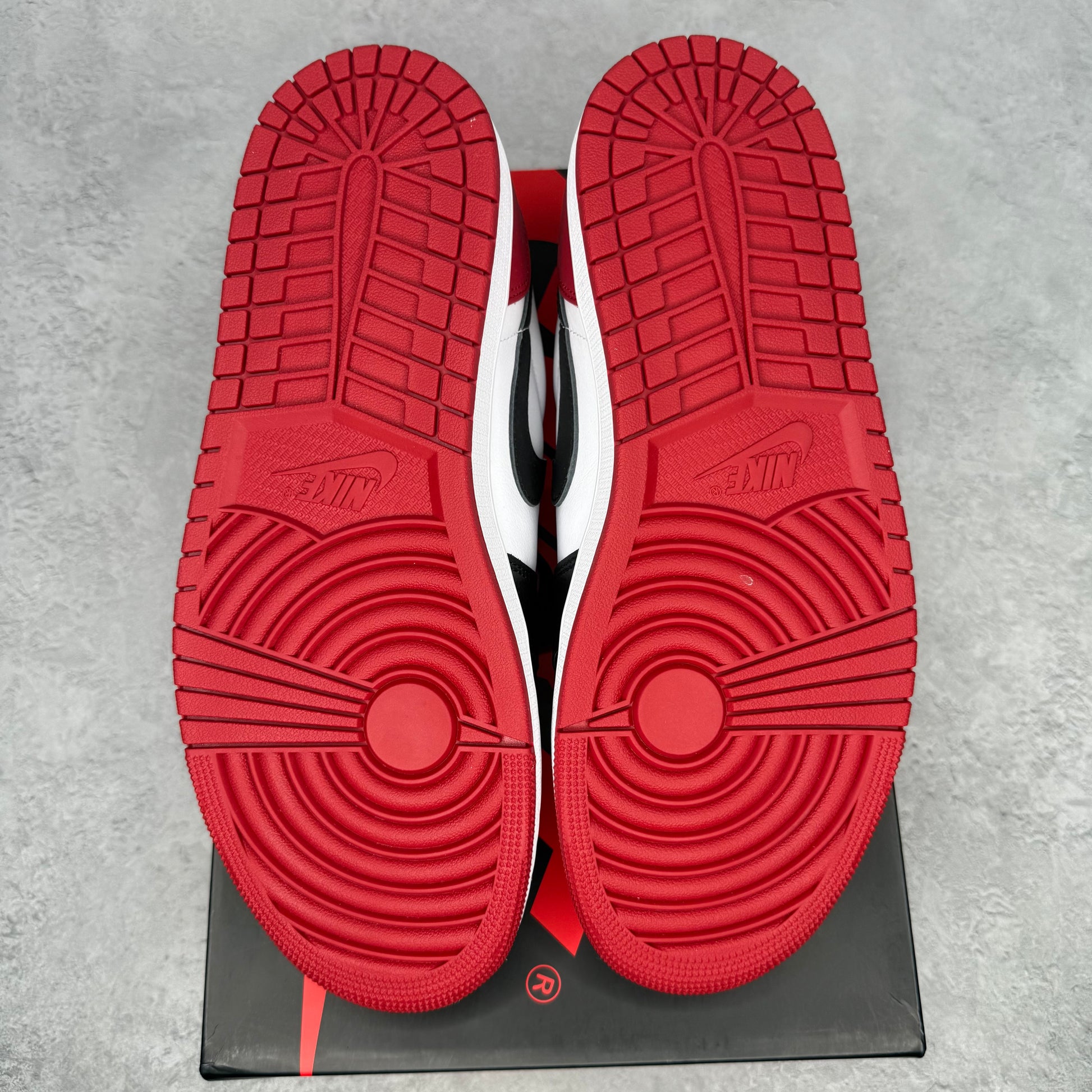 Jordan 1 Retro Low OG Black Toe (2023)