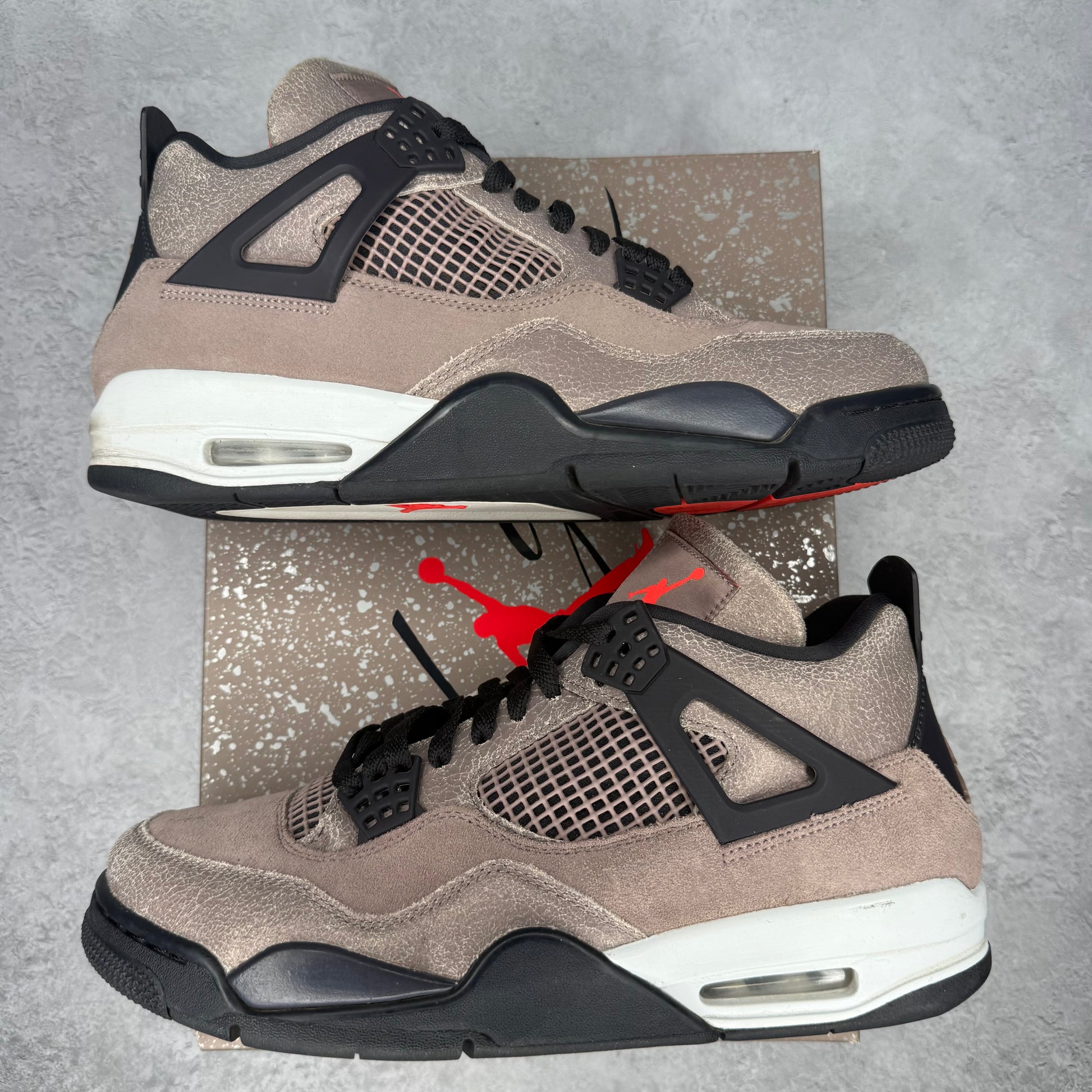 Jordan 4 Retro Taupe Haze *pre-owned* SIZE 11