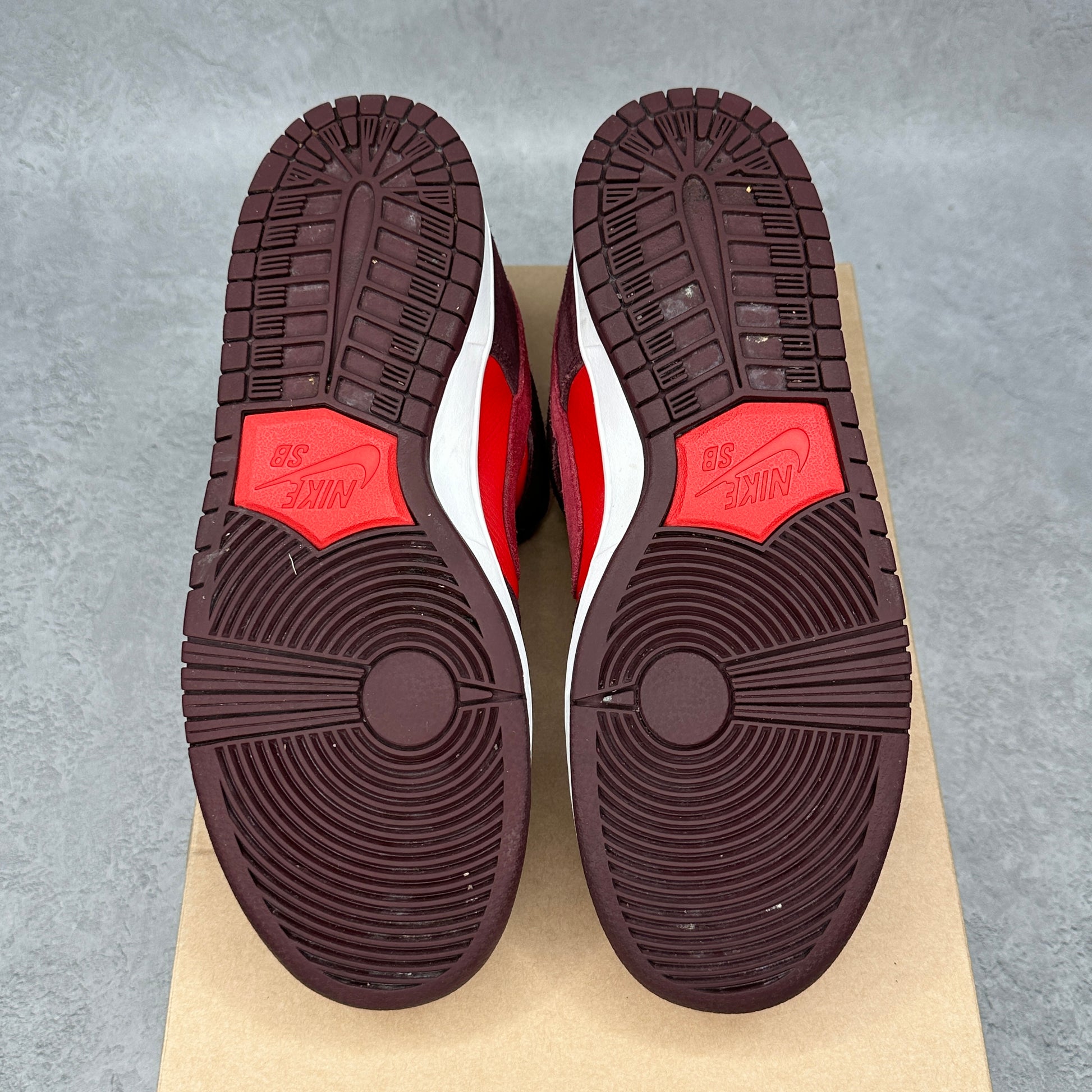 Nike SB Dunk Low Cherry *pre-owned* SIZE 10