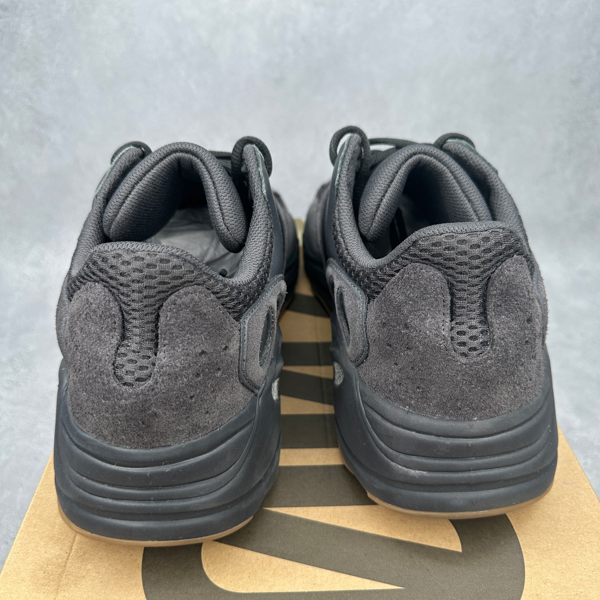 adidas Yeezy Boost 700 Utility Black *pre-owned* SIZE 11.5