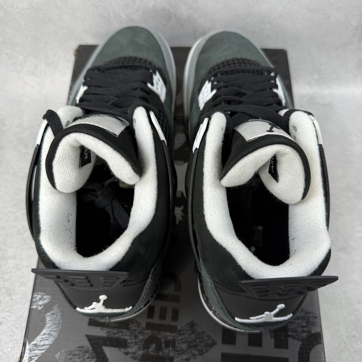 Jordan 4 Retro Fear (2024) *pre-owned* SIZE 11