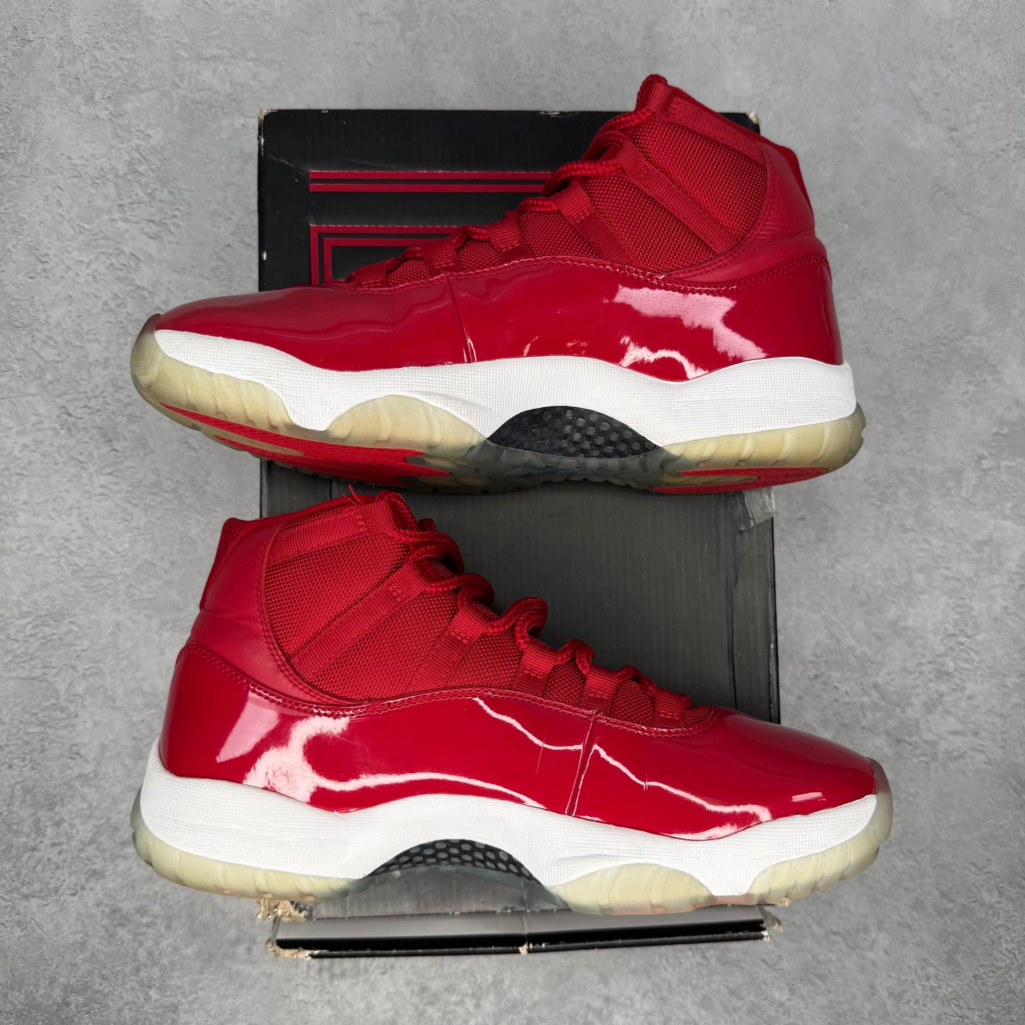 Jordan 11 Retro Win Like 96 *pre-owned* SIZE 10