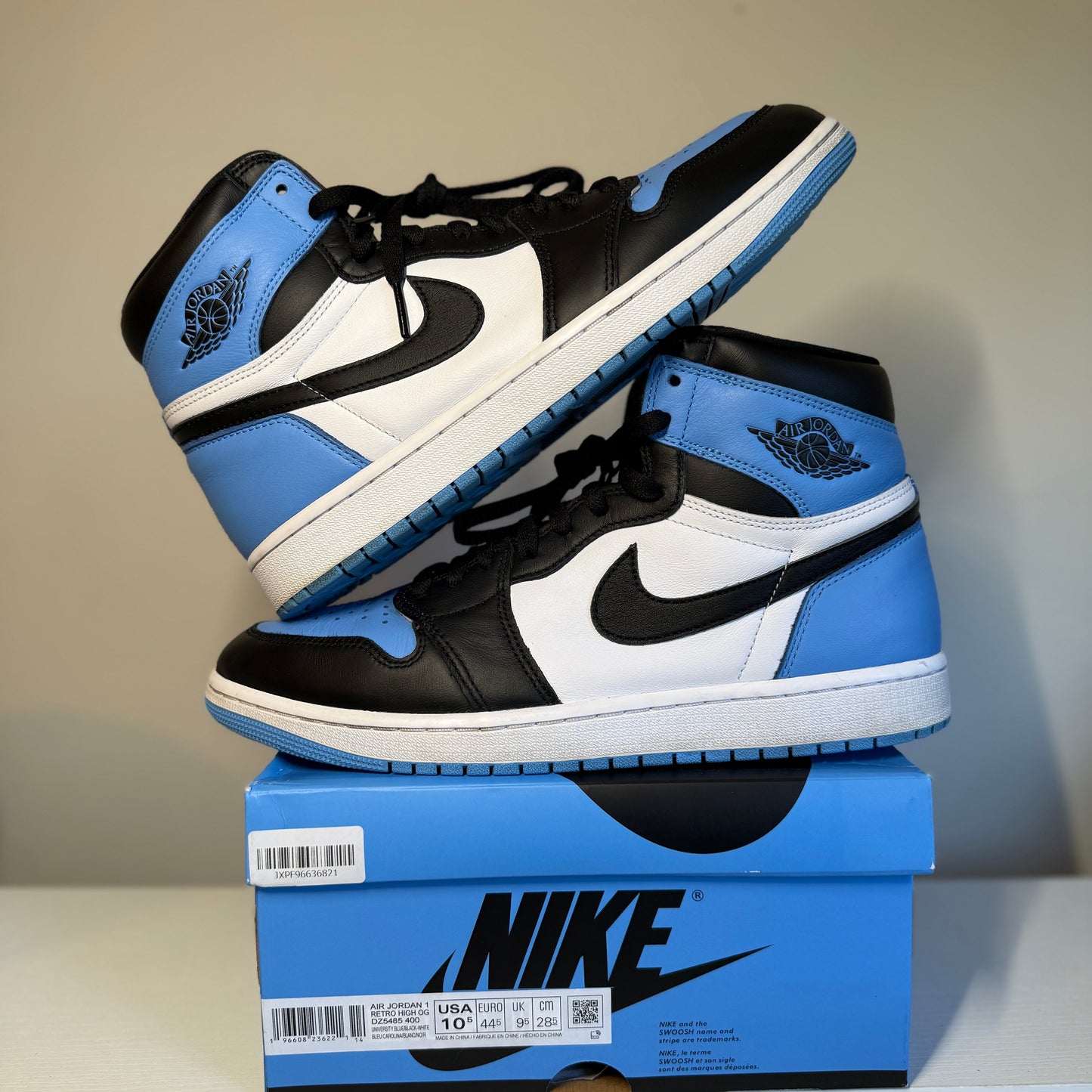 Jordan 1 Retro High OG UNC Toe *pre-owned* (SIZE 10.5)